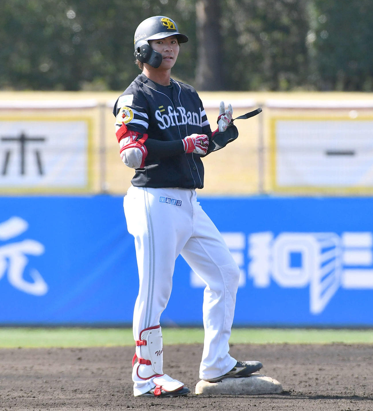 ソフトバンク紅白戦　3回表紅組無死、右越え二塁打を放った仲田（撮影・岩下翔太）