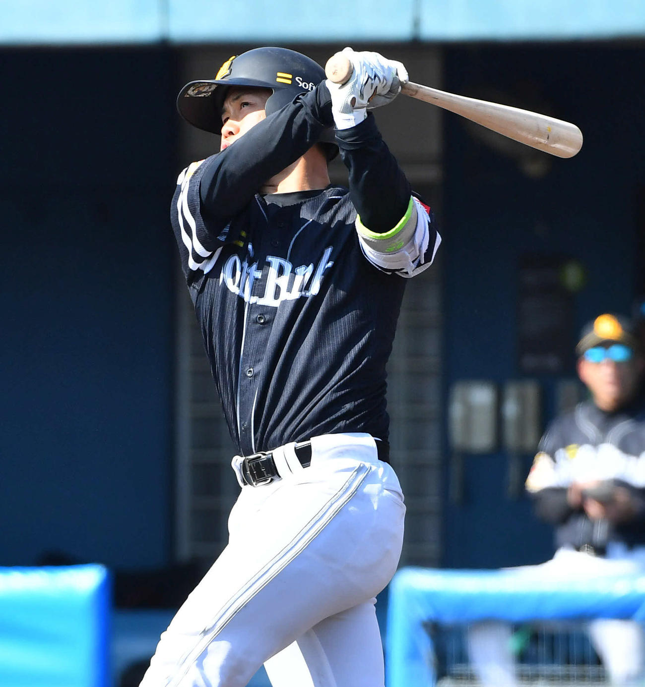 ソフトバンク紅白戦　5回表紅組無死、海野は左越え本塁打を放つ（撮影・岩下翔太）