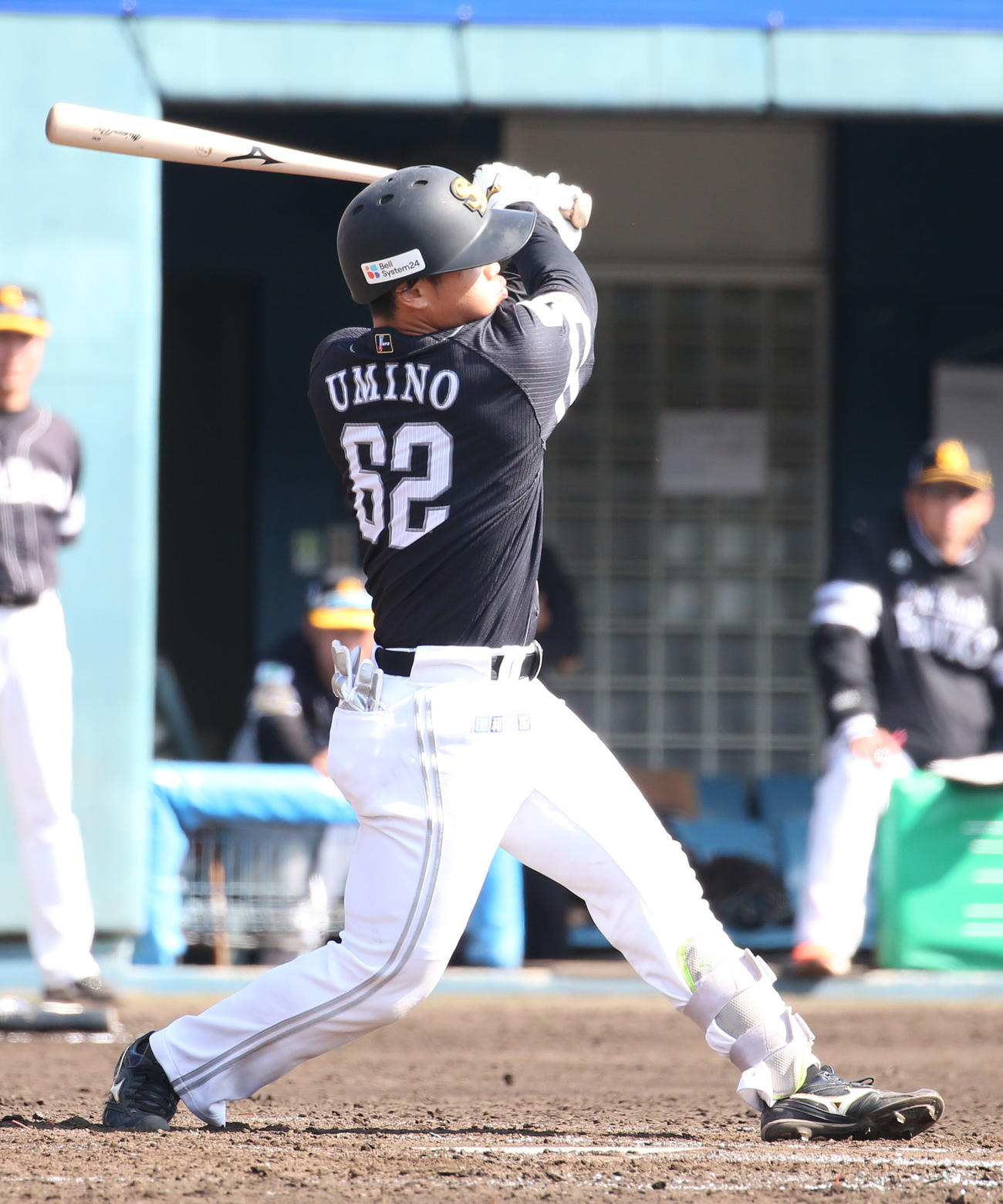 ソフトバンク紅白戦　5回表紅組無死、海野は左越えに本塁打を放つ（撮影・冨田成美）