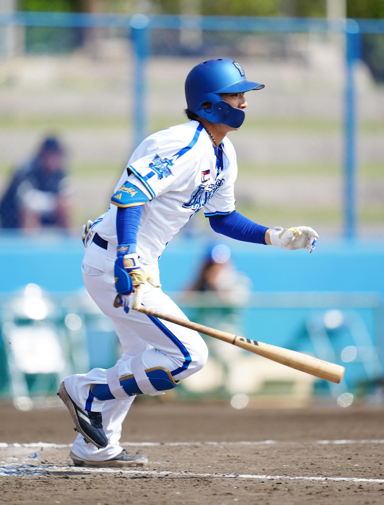DeNA対ロッテ　8回裏DeNA1死、右前打を放つ度会（撮影・江口和貴）