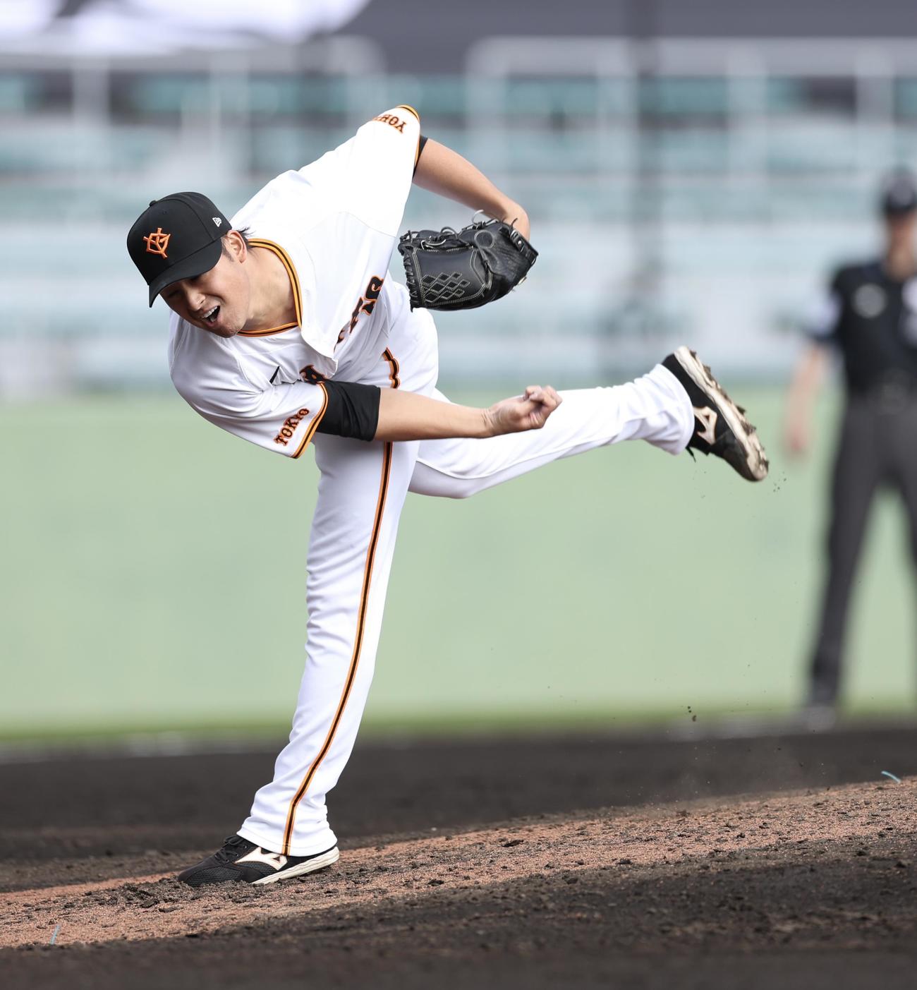 巨人対サムスン　6回表、巨人4番手で登板する堀田（撮影・河田真司）