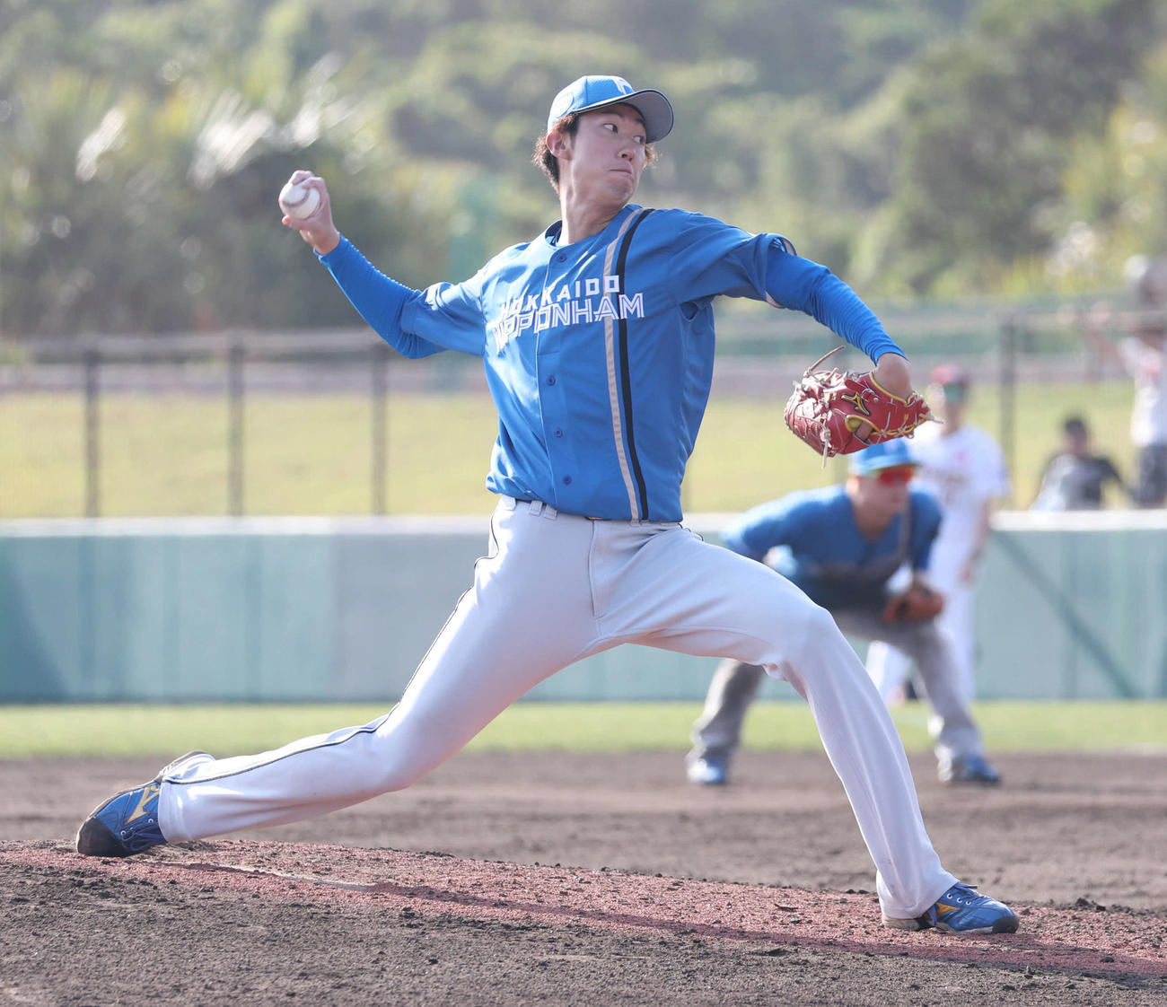 楽天対日本ハム　日本ハム4番手の福島（撮影・佐藤翔太）