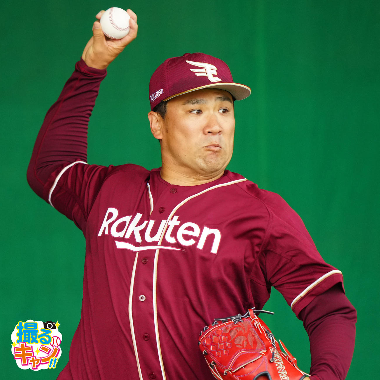 ブルペン投球する楽天田中将（撮影・江口和貴）