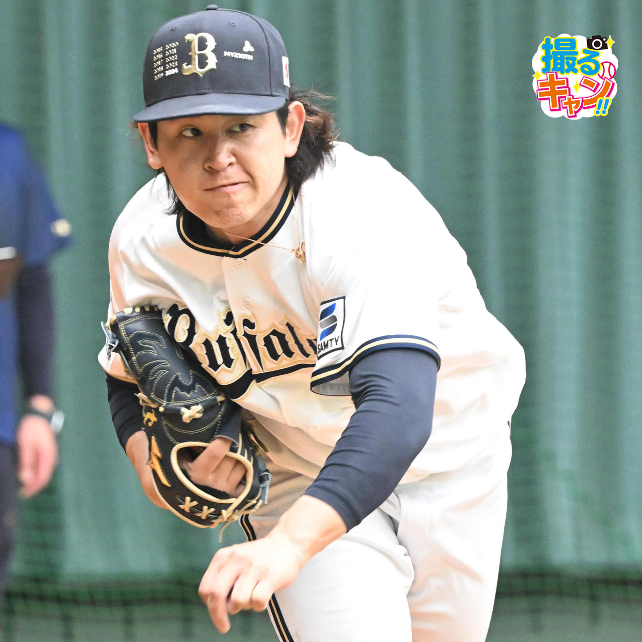 ブルペンで真剣な表情を見せるオリックス宮城（撮影・和賀正仁）