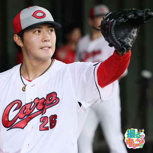 ブルペンで汗を流す益田武尚(撮影・加藤孝規)