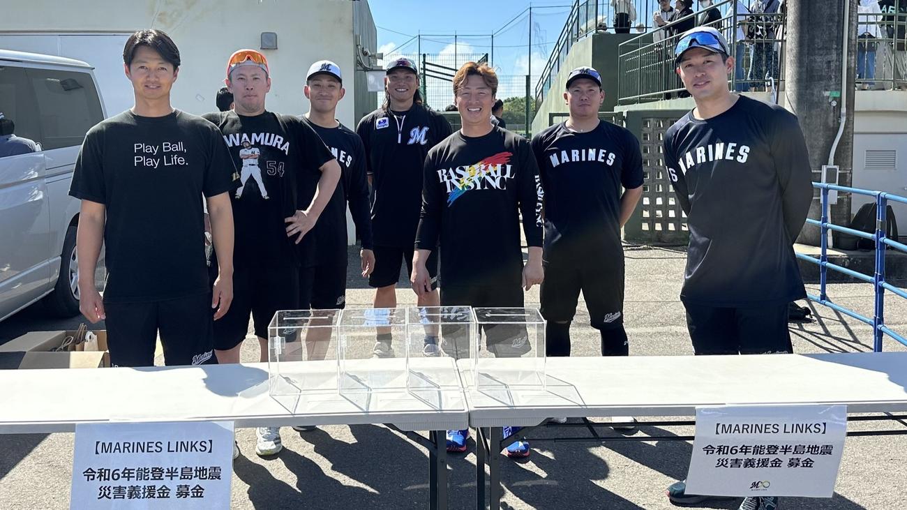 石垣市での募金活動を行ったロッテの、左から唐川、西村、小島、岩下、美馬、東妻、種市（球団提供）
