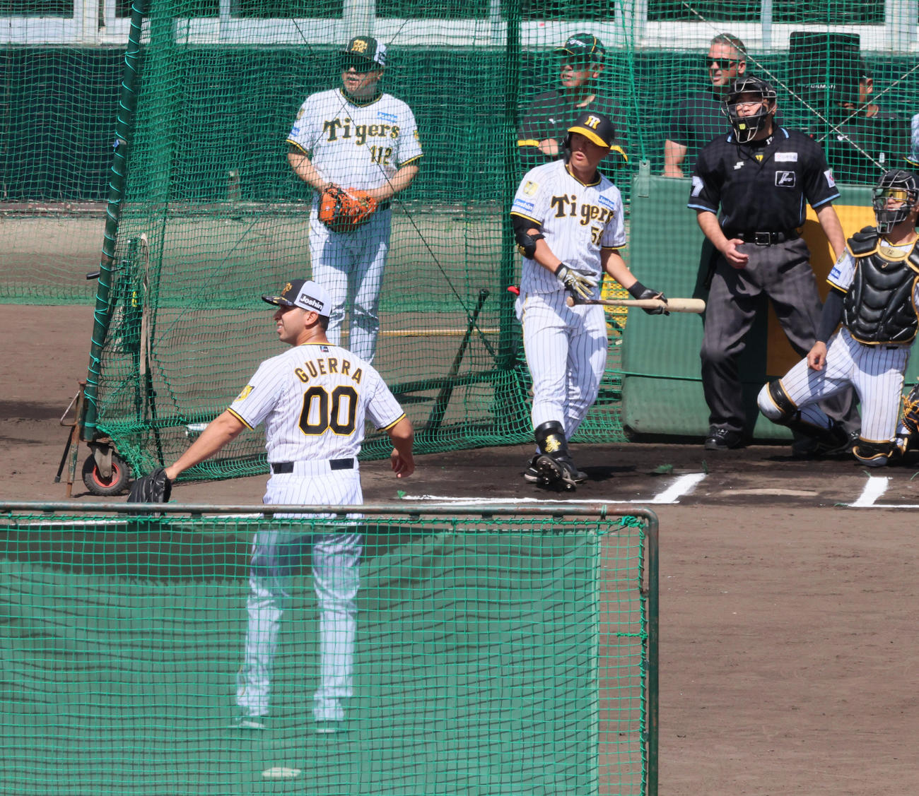 打撃投手で登板したゲラは前川に初球を本塁打される（撮影・加藤哉）