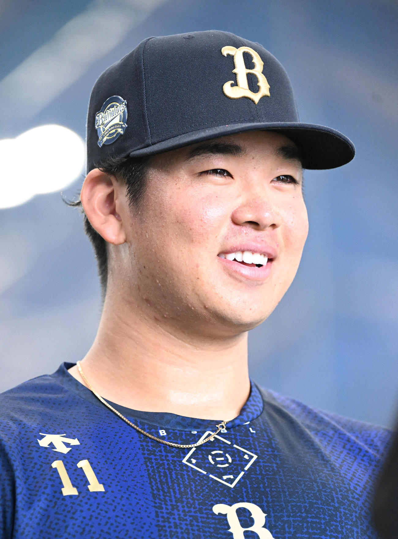 練習後、インタビューに笑顔で答えるオリックス山下（撮影・和賀正仁）
