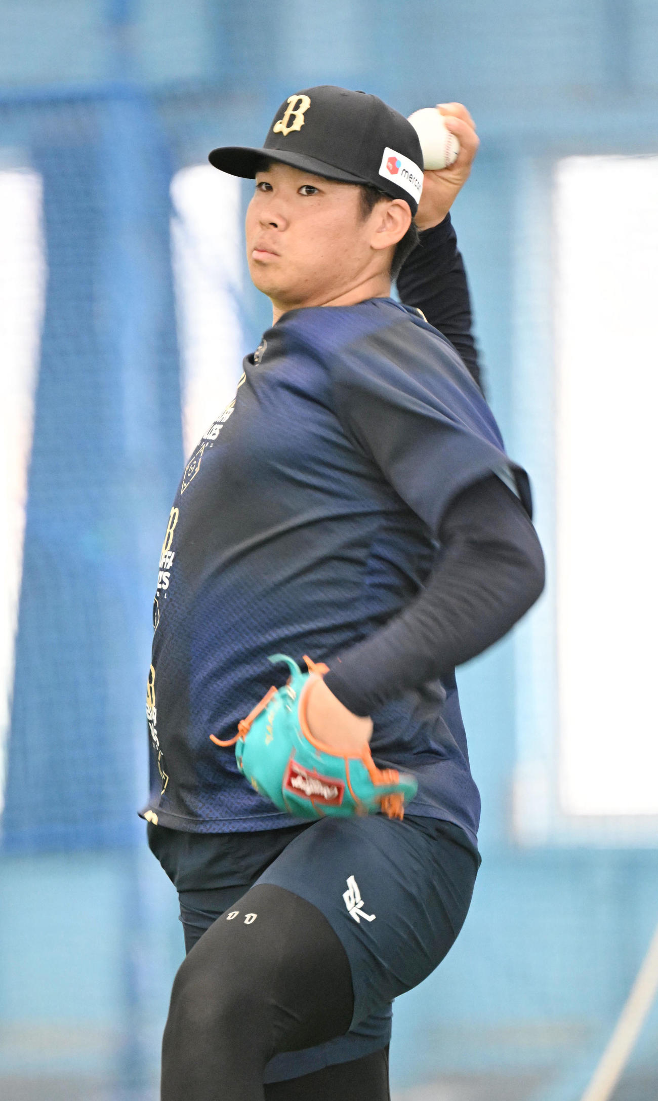 休日を返上しキャッチボールするオリックス山下（撮影・和賀正仁）
