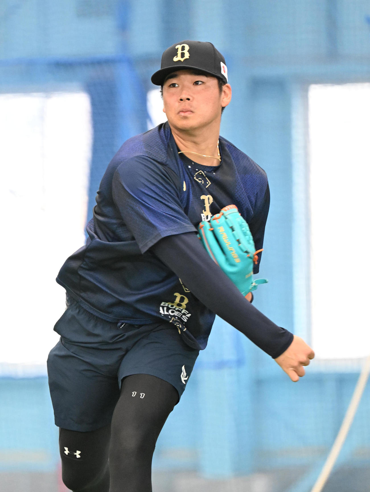 休日を返上しキャッチボールするオリックス山下（撮影・和賀正仁）