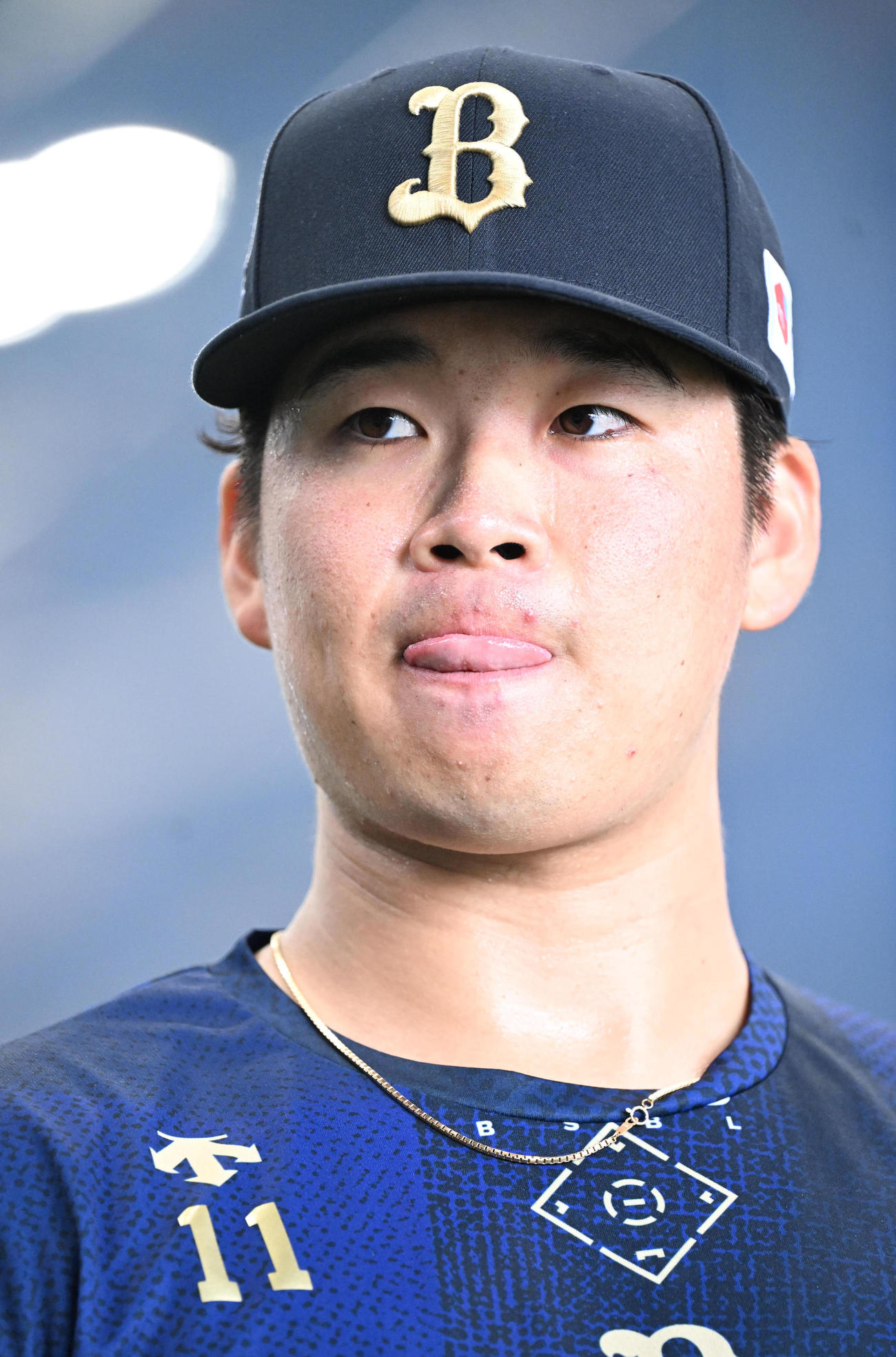 練習後、インタビューに答えるオリックス山下（撮影・和賀正仁）