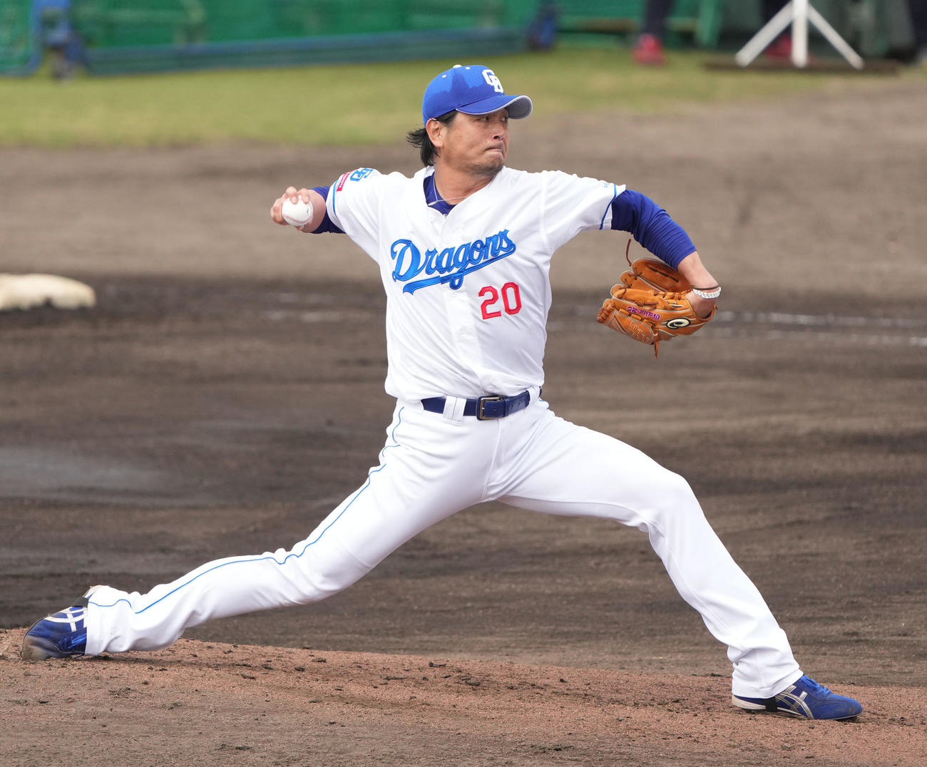 シート打撃練習に登板する涌井（撮影・森本幸一）