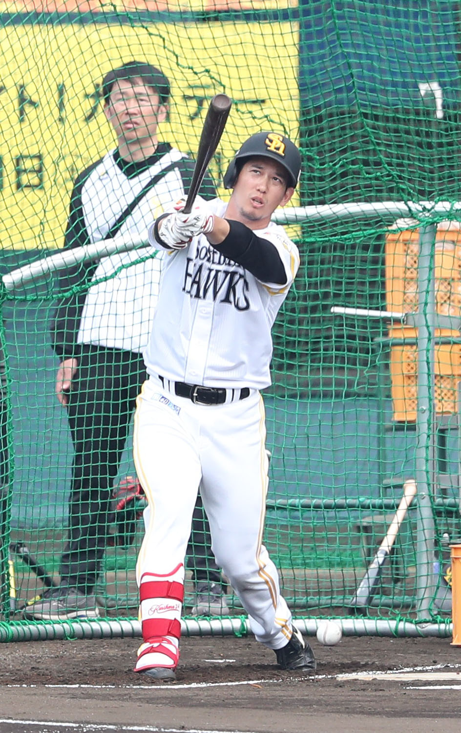 打撃練習で快音を響かせる栗原（撮影・梅根麻紀）