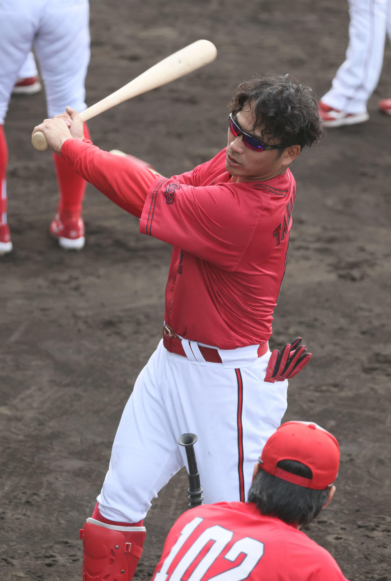 ティー打撃練習をする広島田中（撮影・加藤孝規）