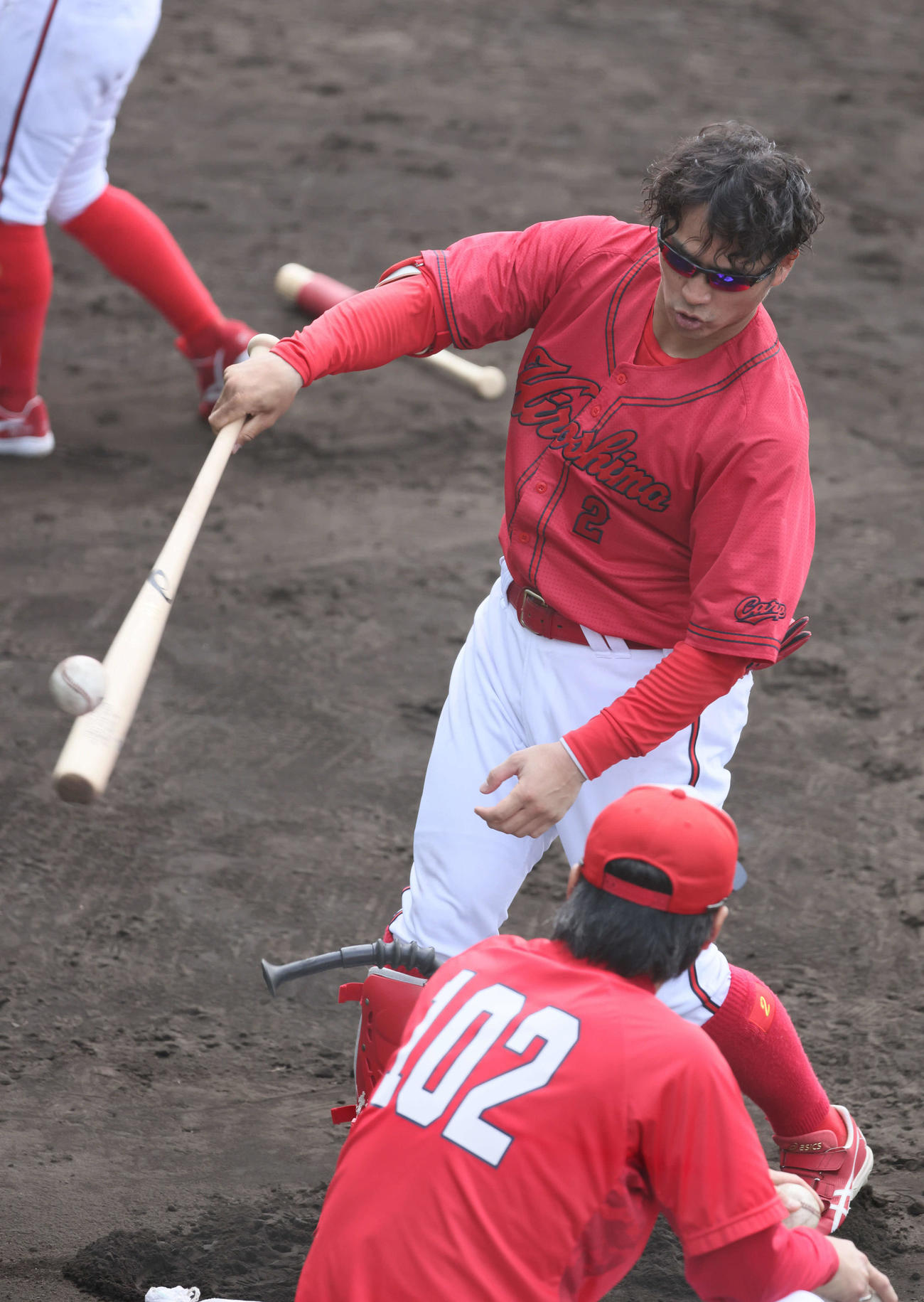 ティー打撃練習をする広島田中（撮影・加藤孝規）