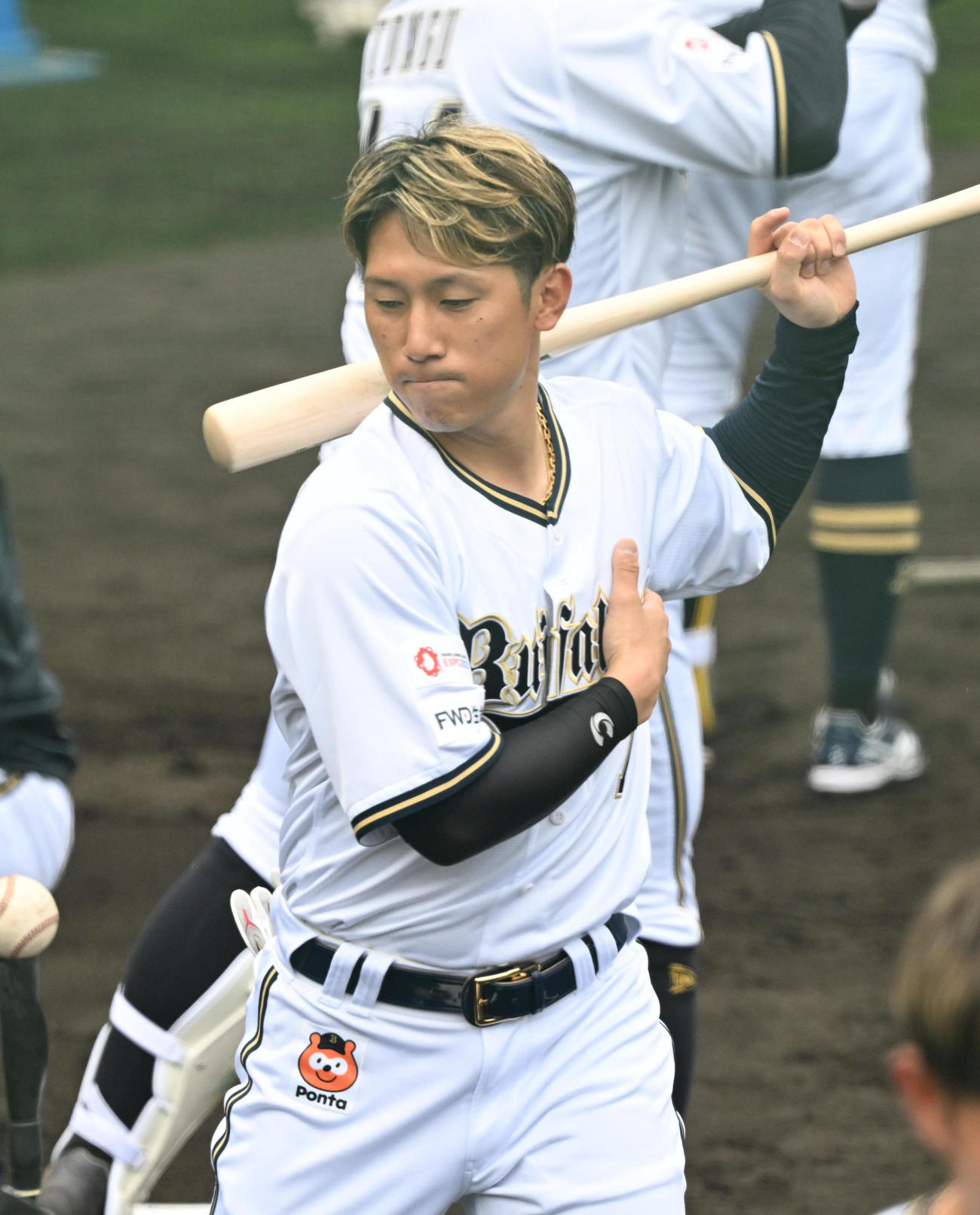 ティー打撃をするオリックス西川（撮影・和賀正仁）