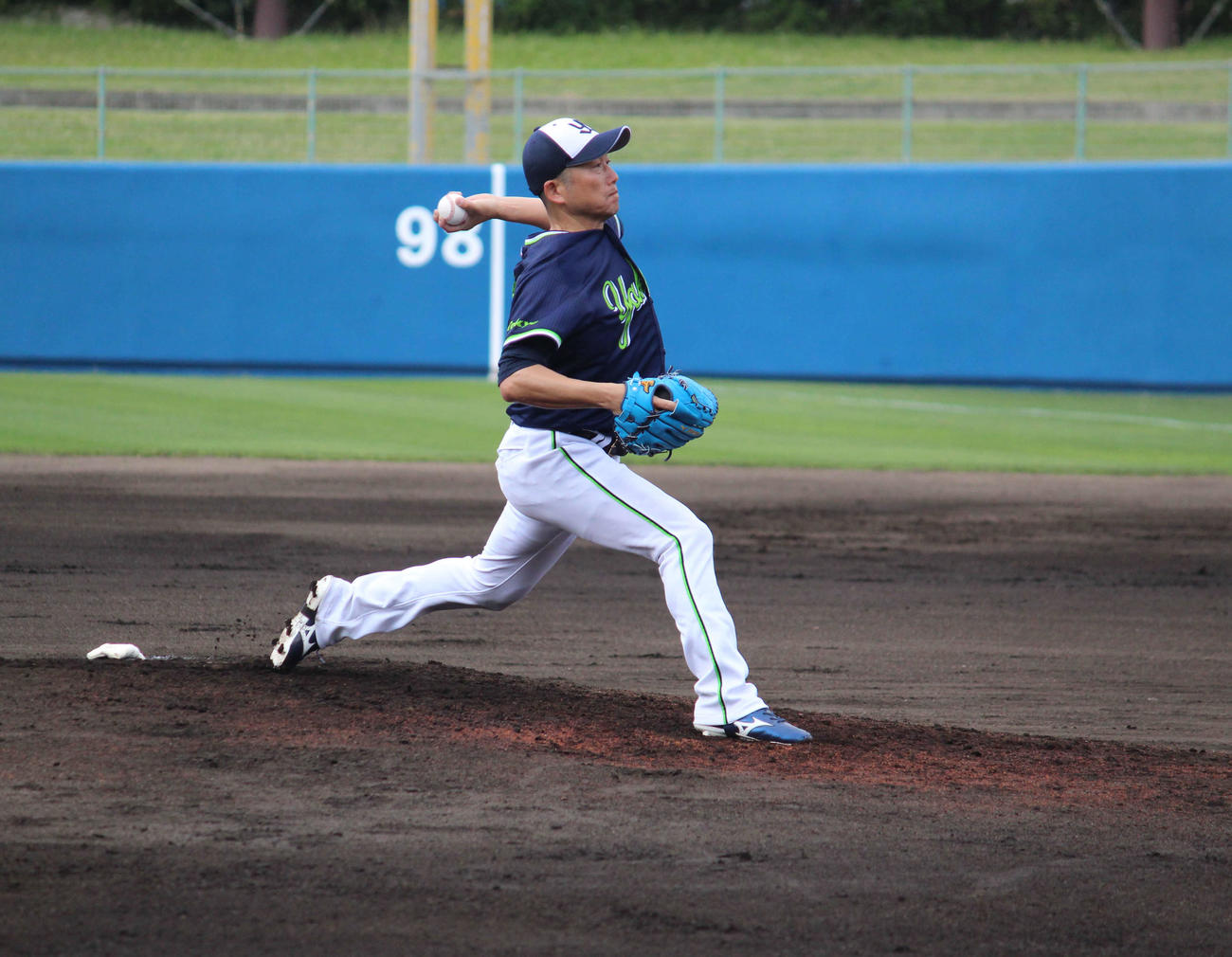 ライブBPに登板したヤクルト石川（撮影・久保賢吾）