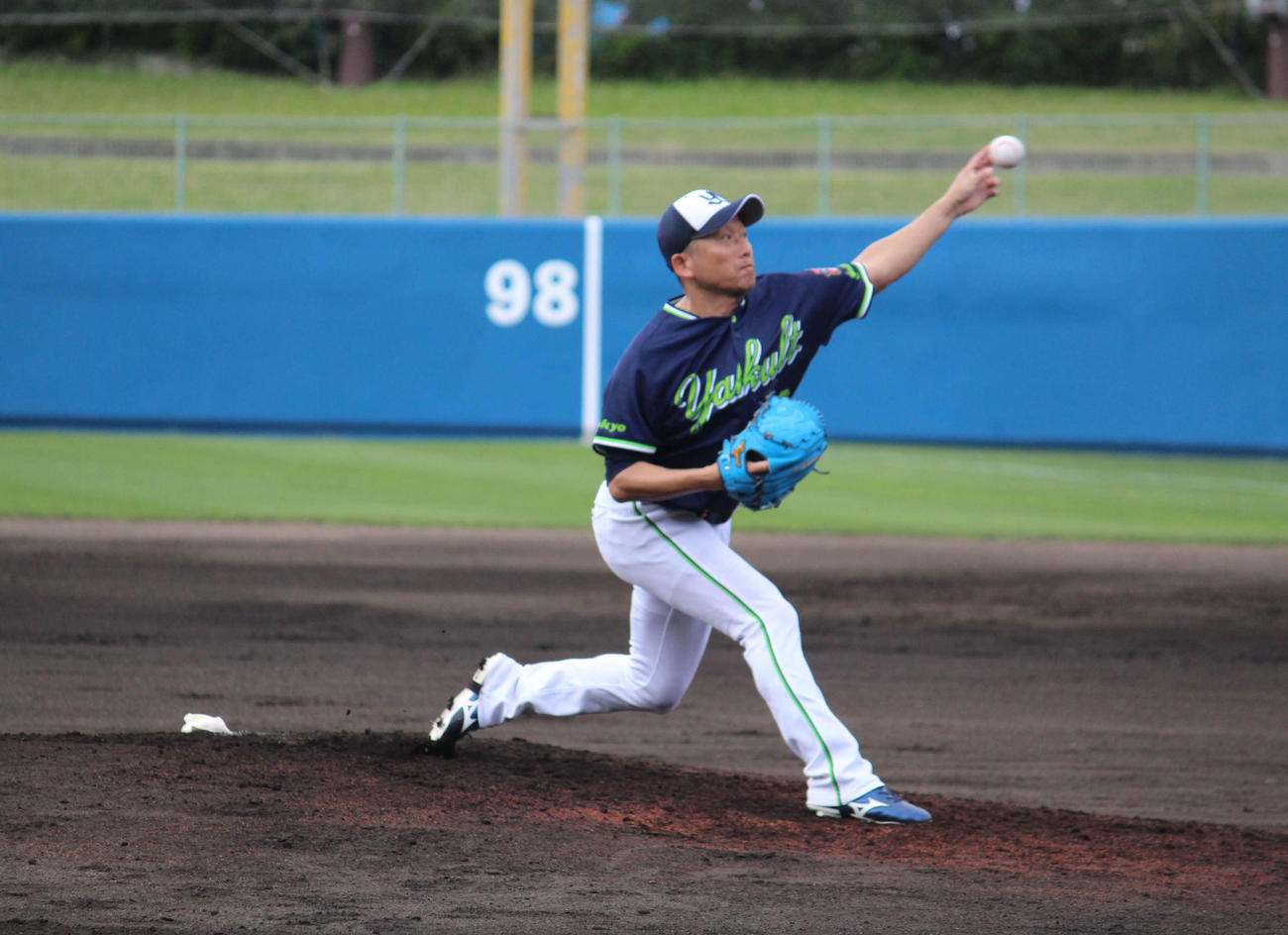 ライブBPに登板したヤクルト石川（撮影・久保賢吾）