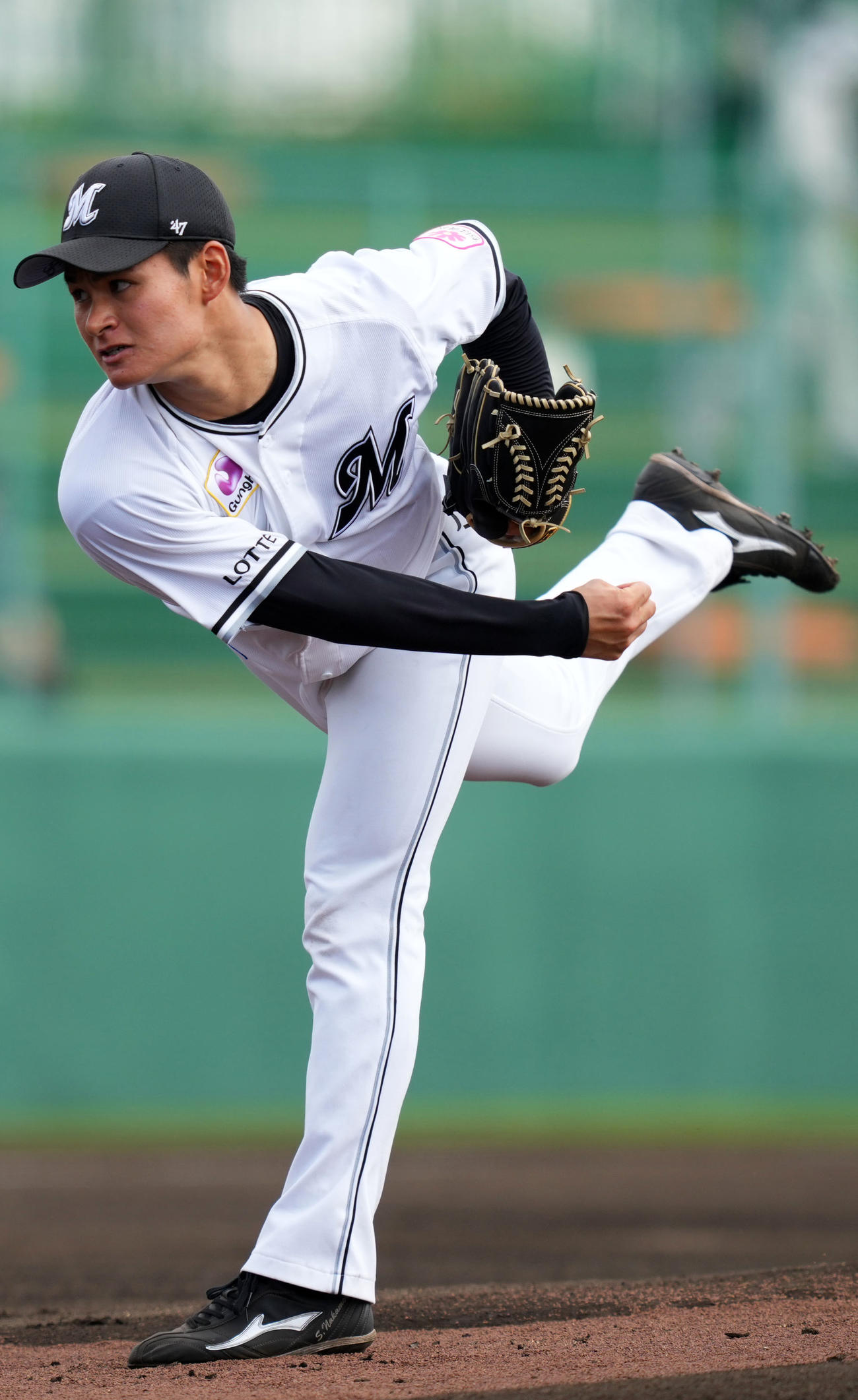 ロッテ対楽天　力投するロッテ先発の中森（撮影・横山健太）