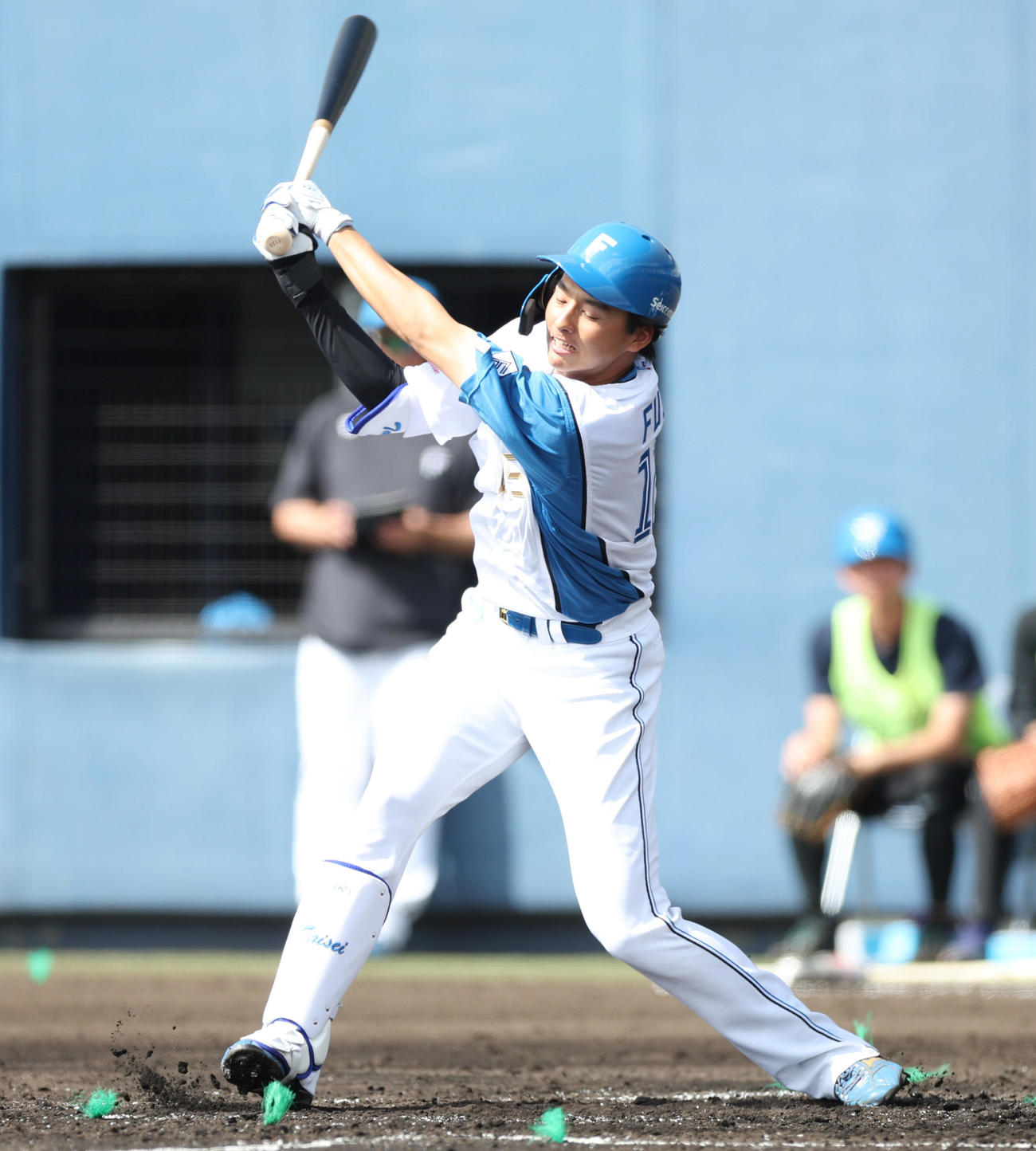 日本ハム対サムスン　2回裏日本ハム無死、三振に倒れる藤田（撮影・佐藤翔太）