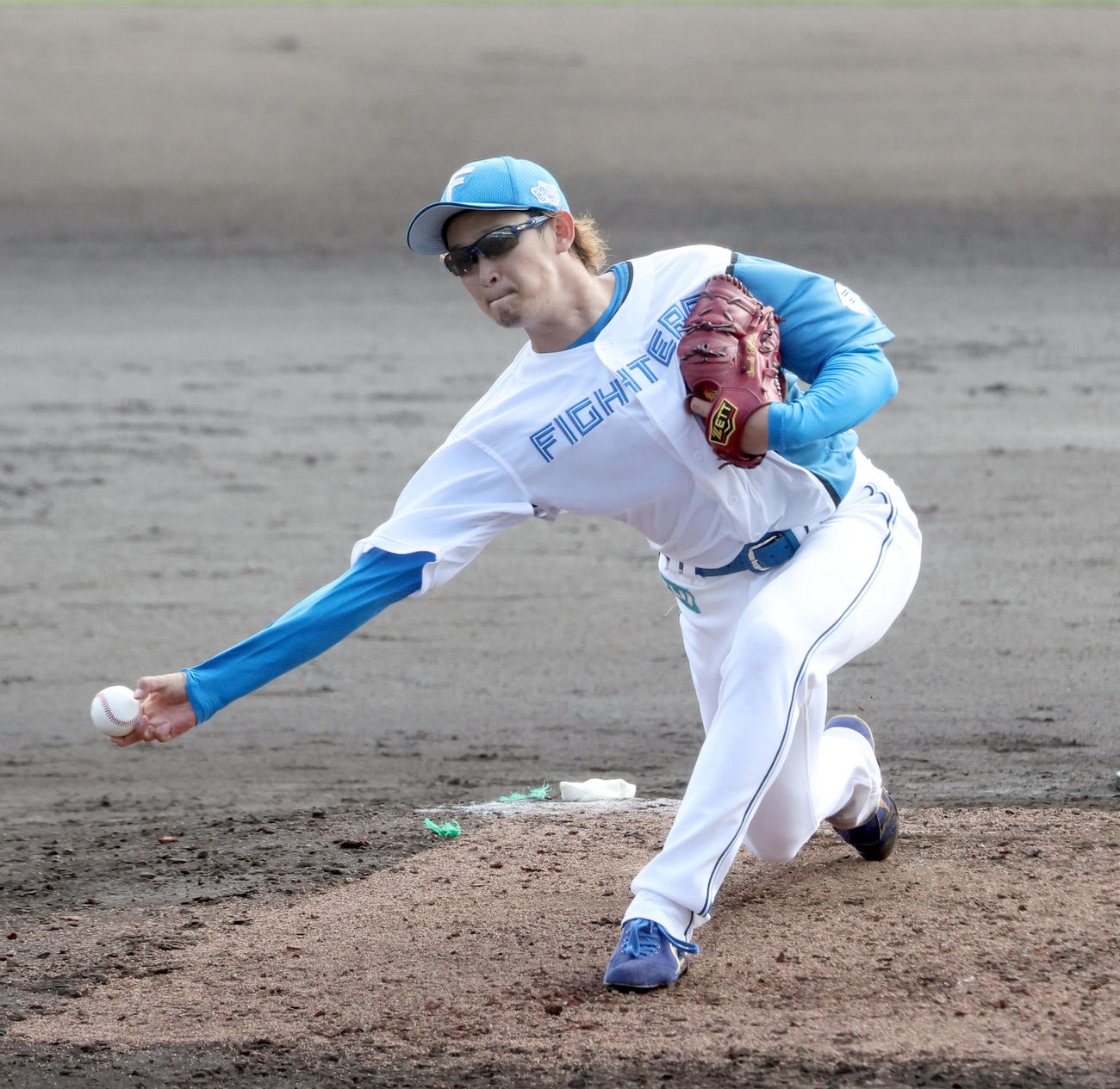 日本ハム対サムスン　日本ハム2番手の鈴木（撮影・佐藤翔太）