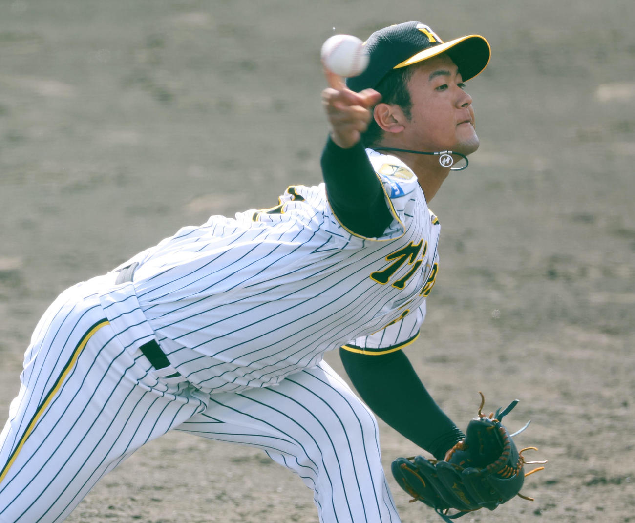 阪神対サムスン　阪神5番手の岡留（撮影・前田充）