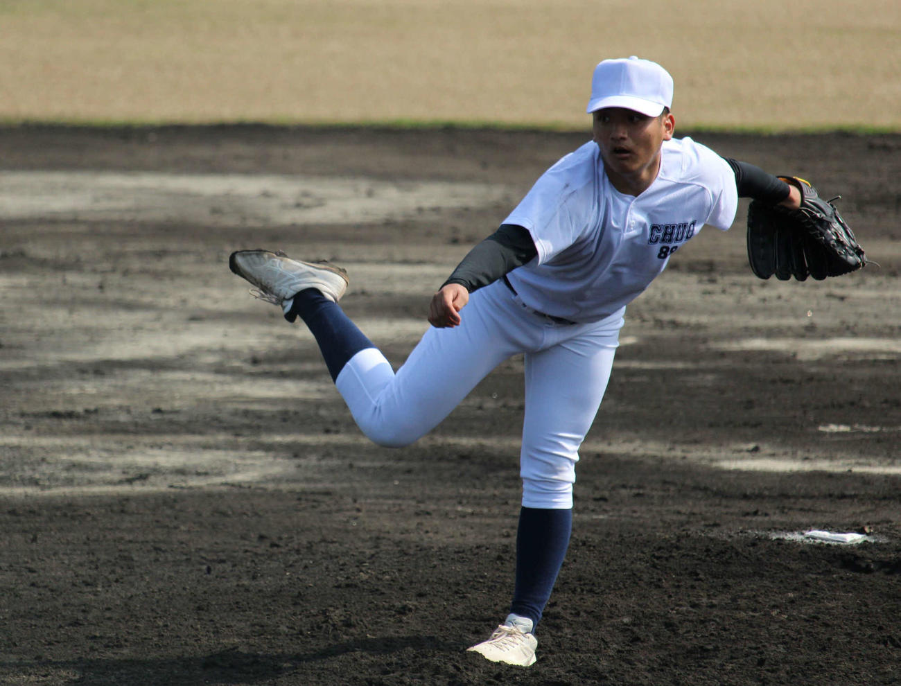 中大進学予定の沖縄尚学・東恩納蒼がシート打撃に初登板（撮影・金子真仁）