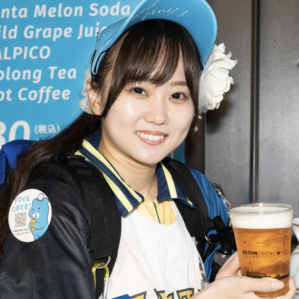 昨年までエスコンフィールドの売り子を務めたファイターズガールの駒野さん