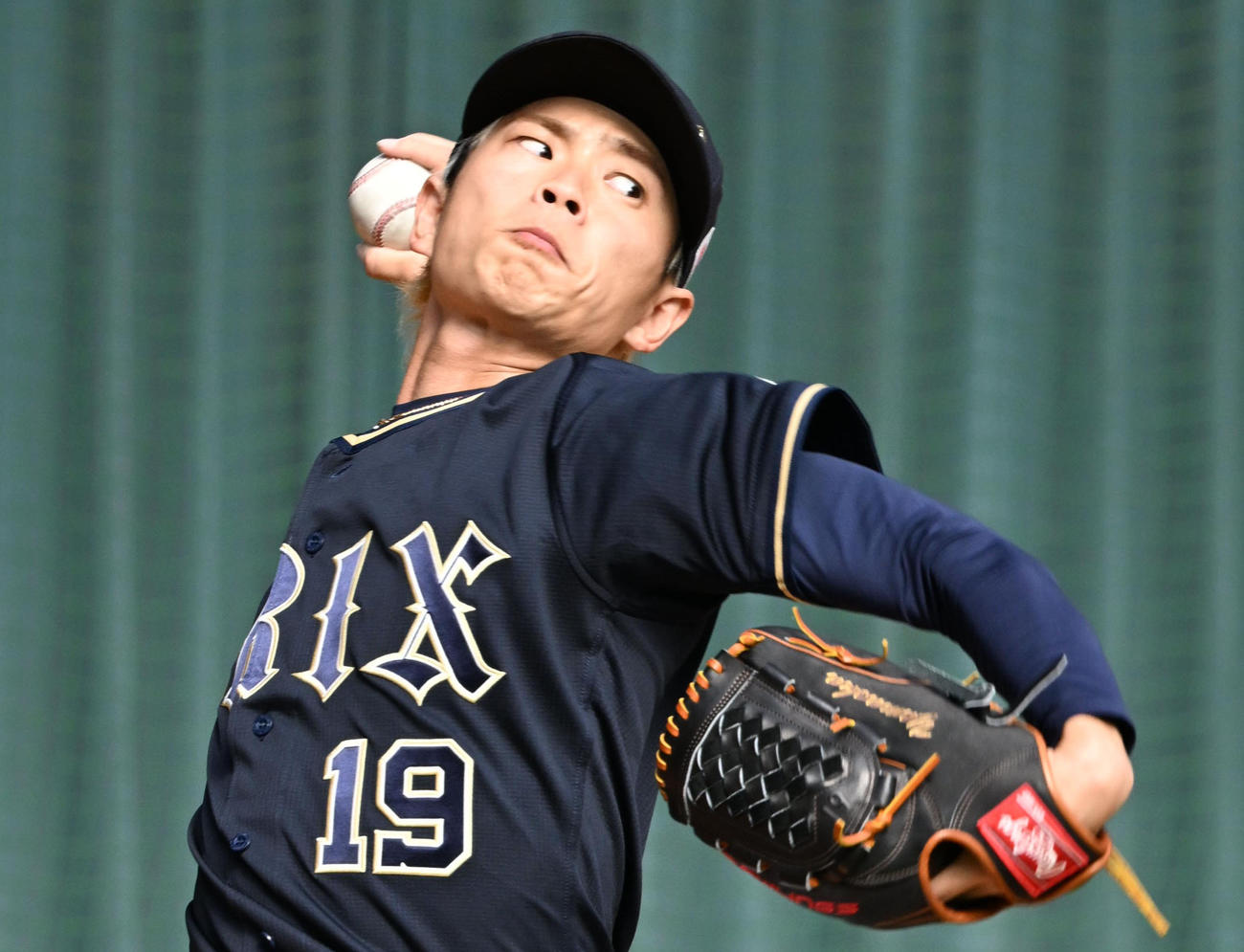 オリックス山岡泰輔（2024年2月撮影）
