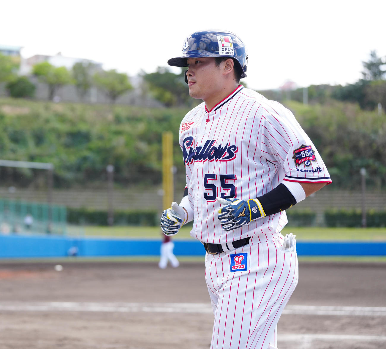 ヤクルト対楽天　2回裏ヤクルト無死、一ゴロに倒れベンチに引き揚げる村上（撮影・江口和貴）