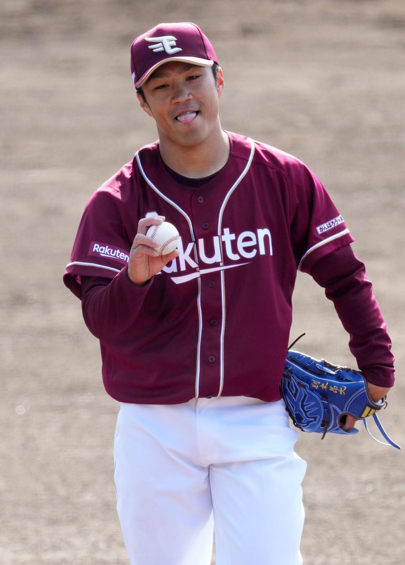 ヤクルト対楽天　7回裏から登板した楽天則本（撮影・横山健太）