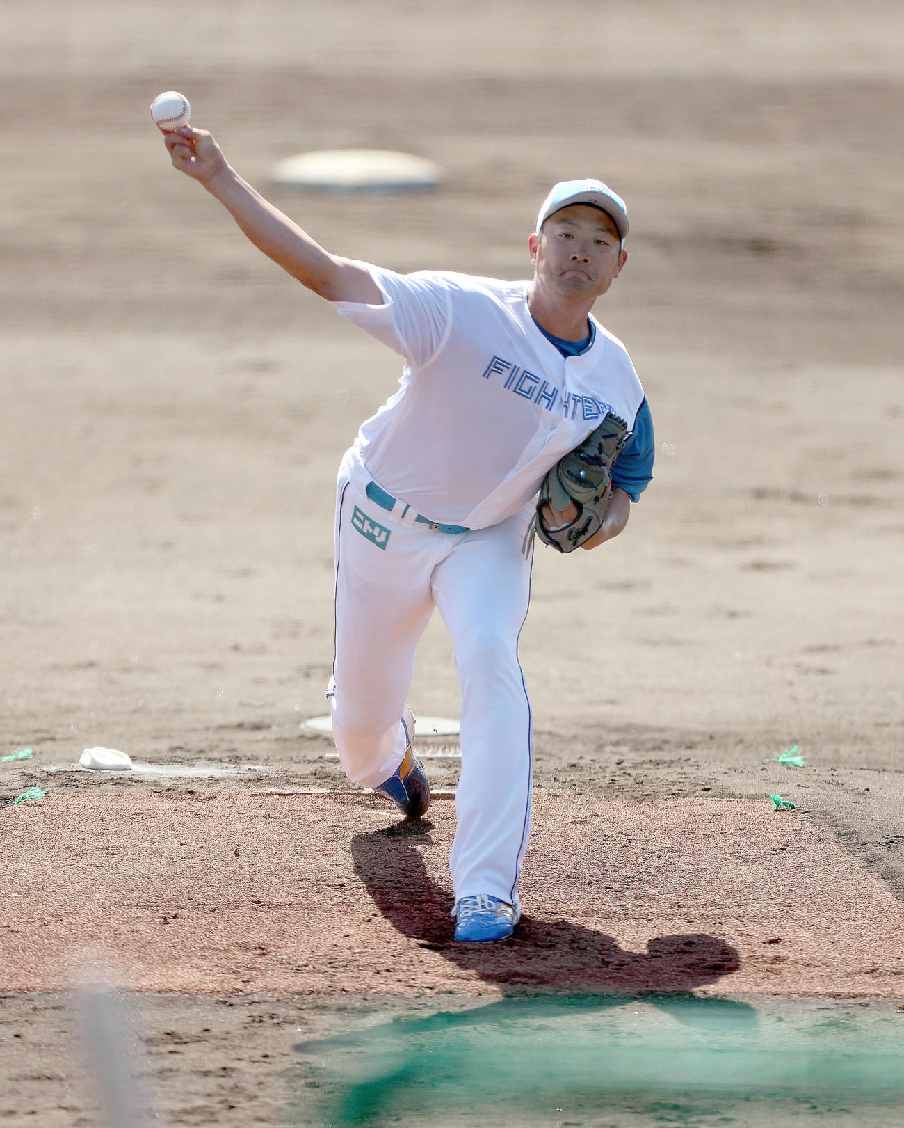 ライブBPで登板する日本ハム斎藤友（撮影・佐藤翔太）