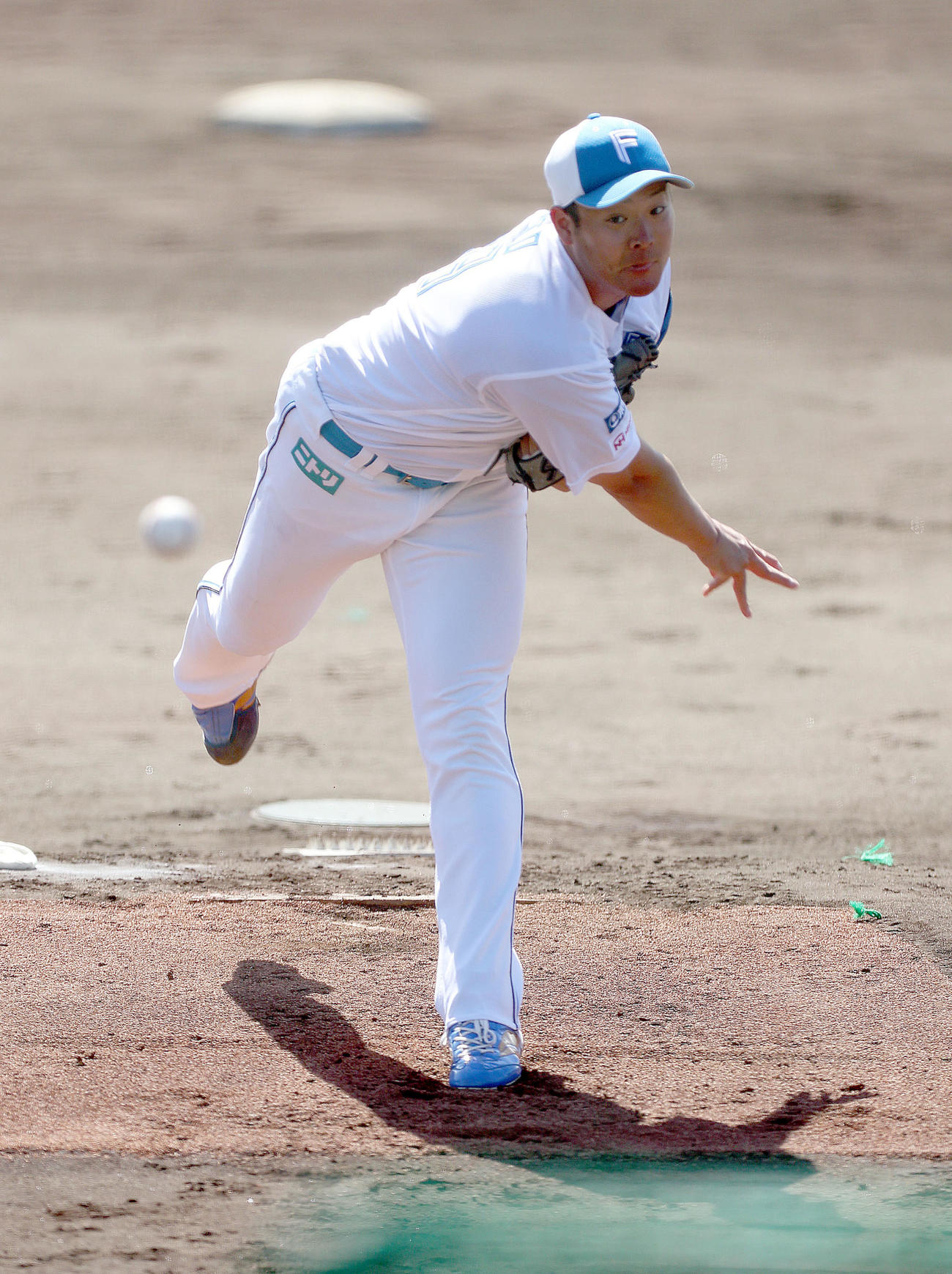 ライブBPで登板する日本ハム斎藤友（撮影・佐藤翔太）