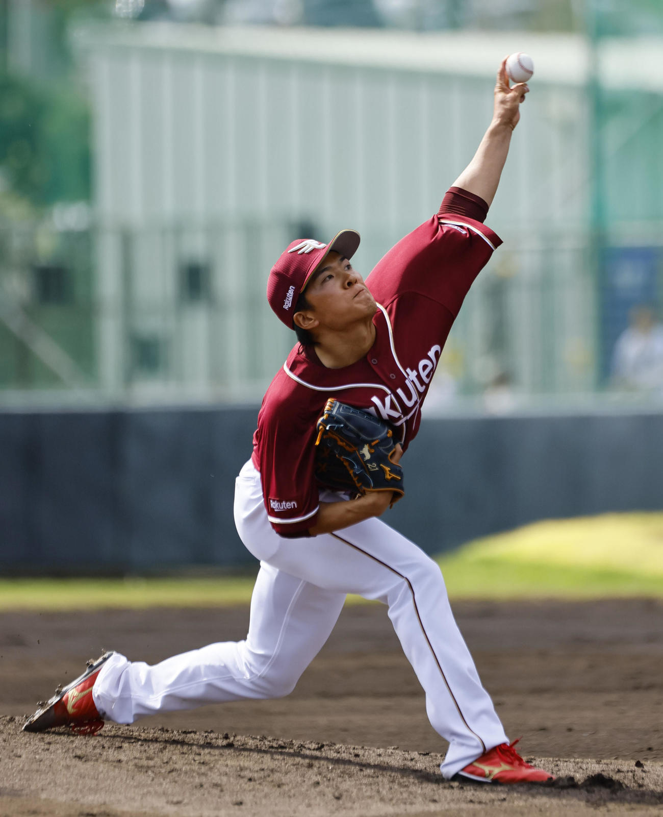 楽天早川隆久（2024年2月17日撮影）