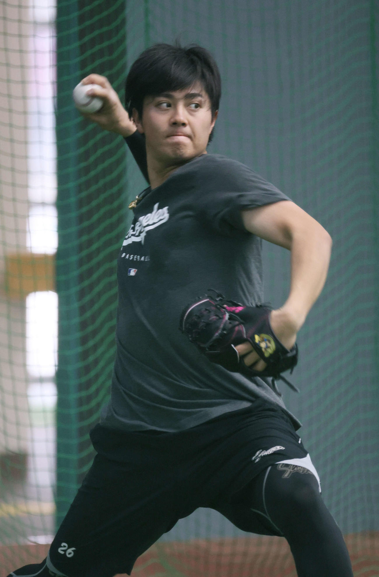 休日返上でキャッチボールをする広島益田（撮影・加藤孝規）