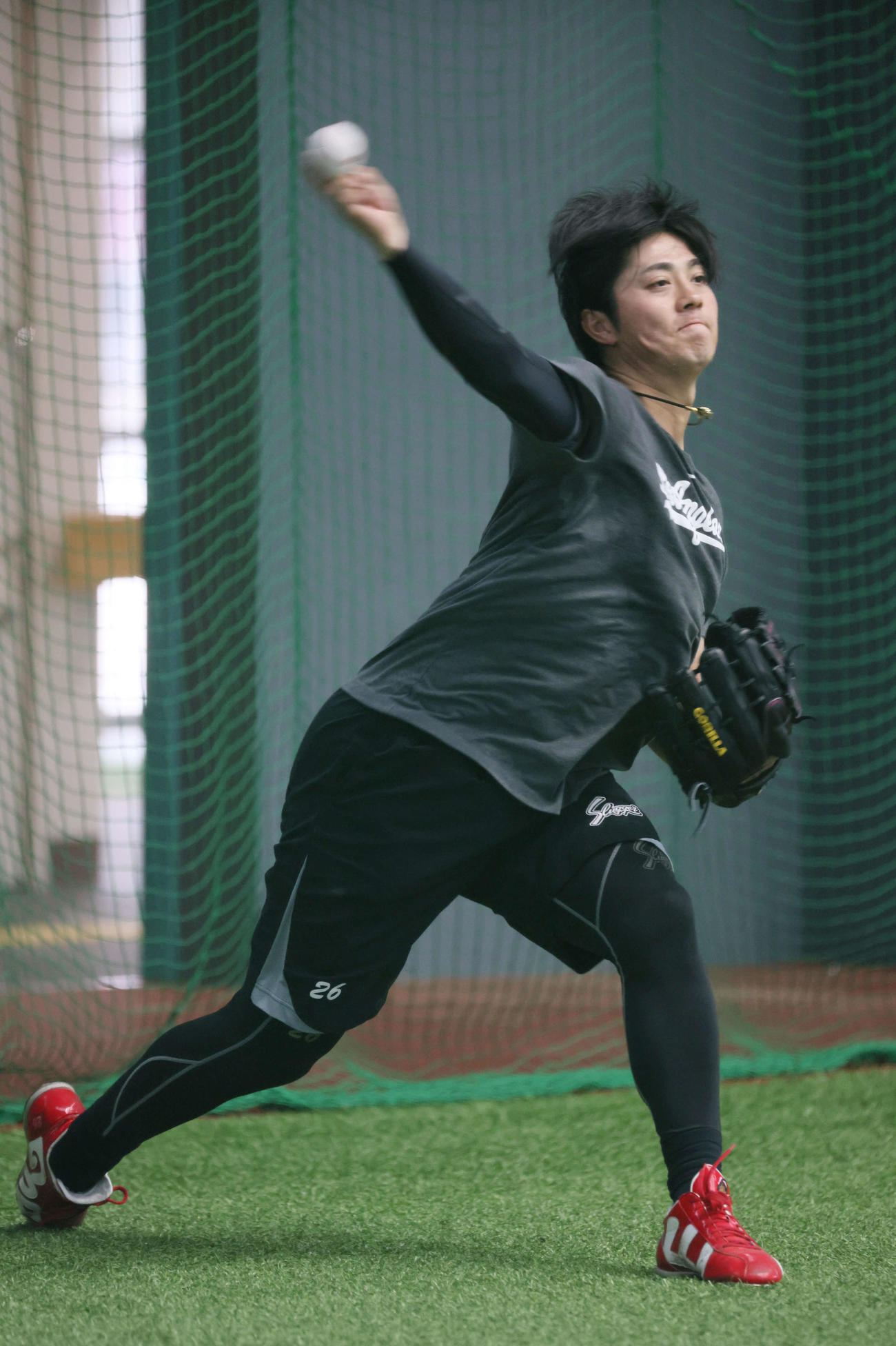 休日返上でキャッチボールをする広島益田（撮影・加藤孝規）