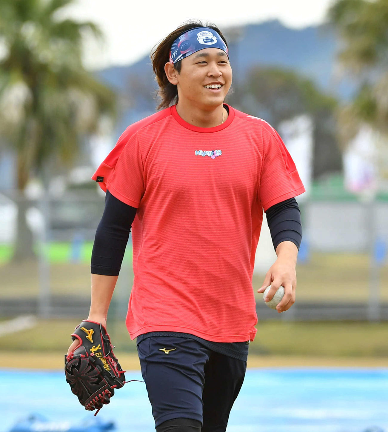 笑顔を見せるオリックス宮城大弥（撮影・岩下翔太）
