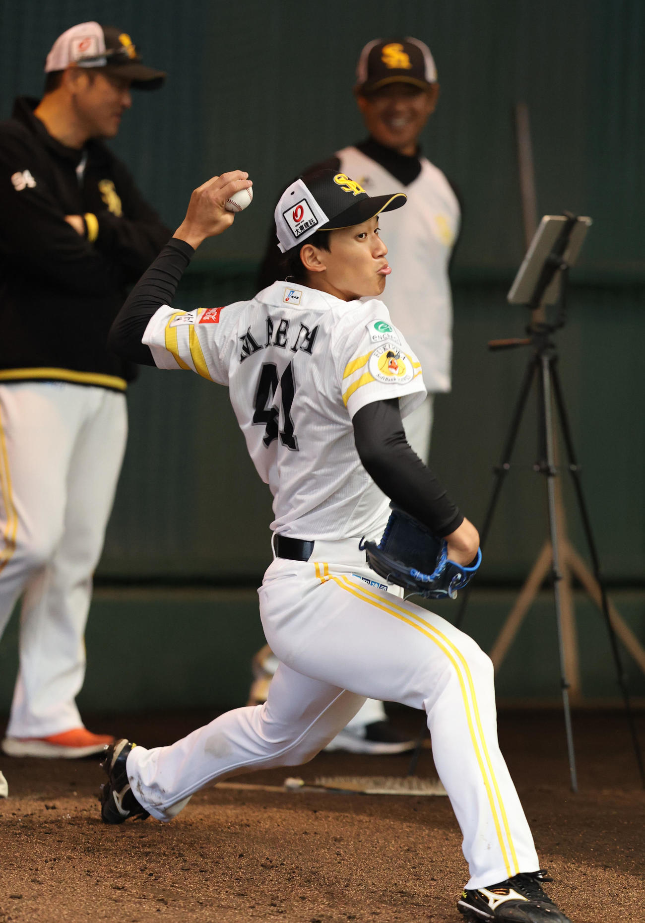 ブルペンで力強い投球を見せた前田悠（撮影・梅根麻紀）