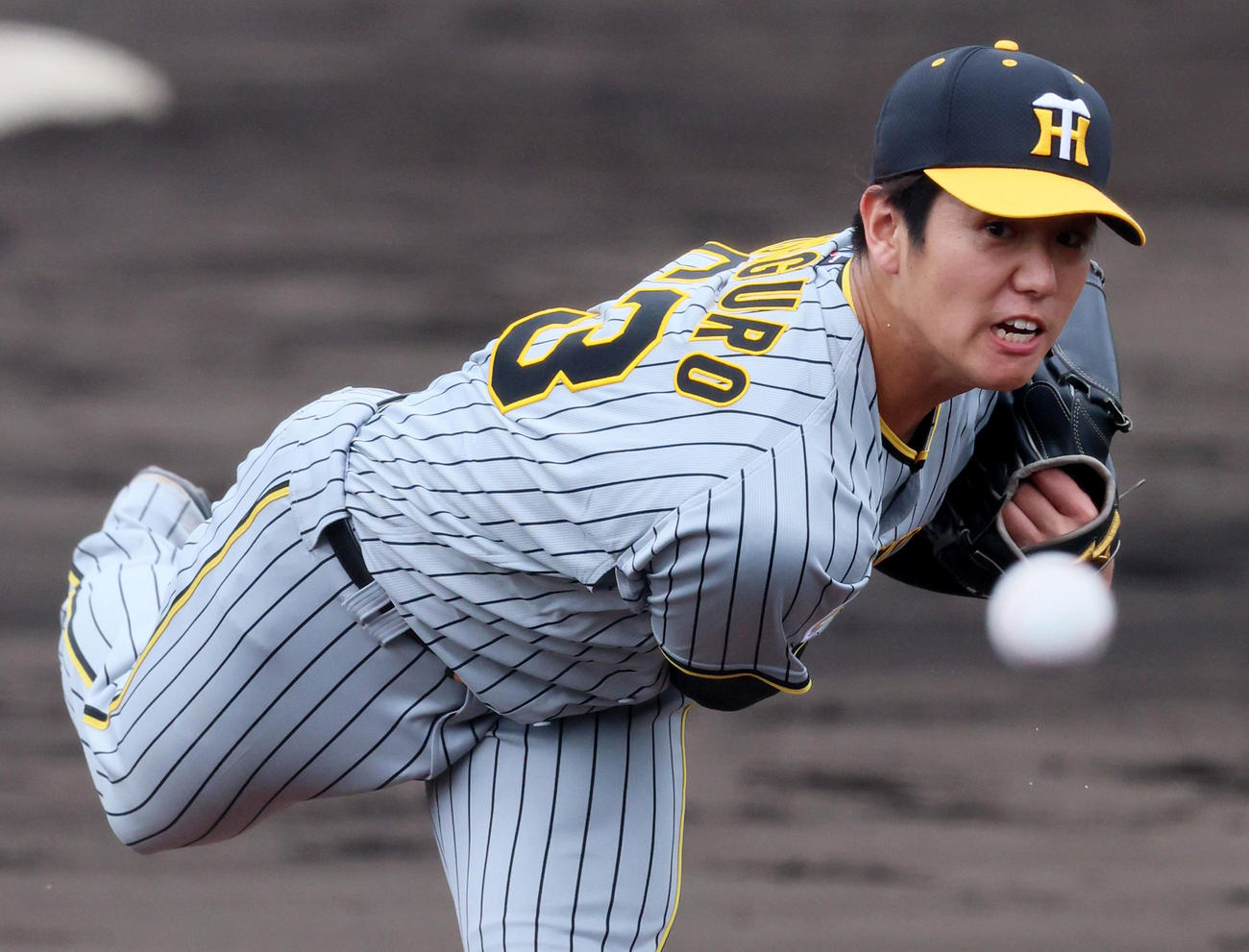 阪神石黒佑弥（2024年2月16日撮影）