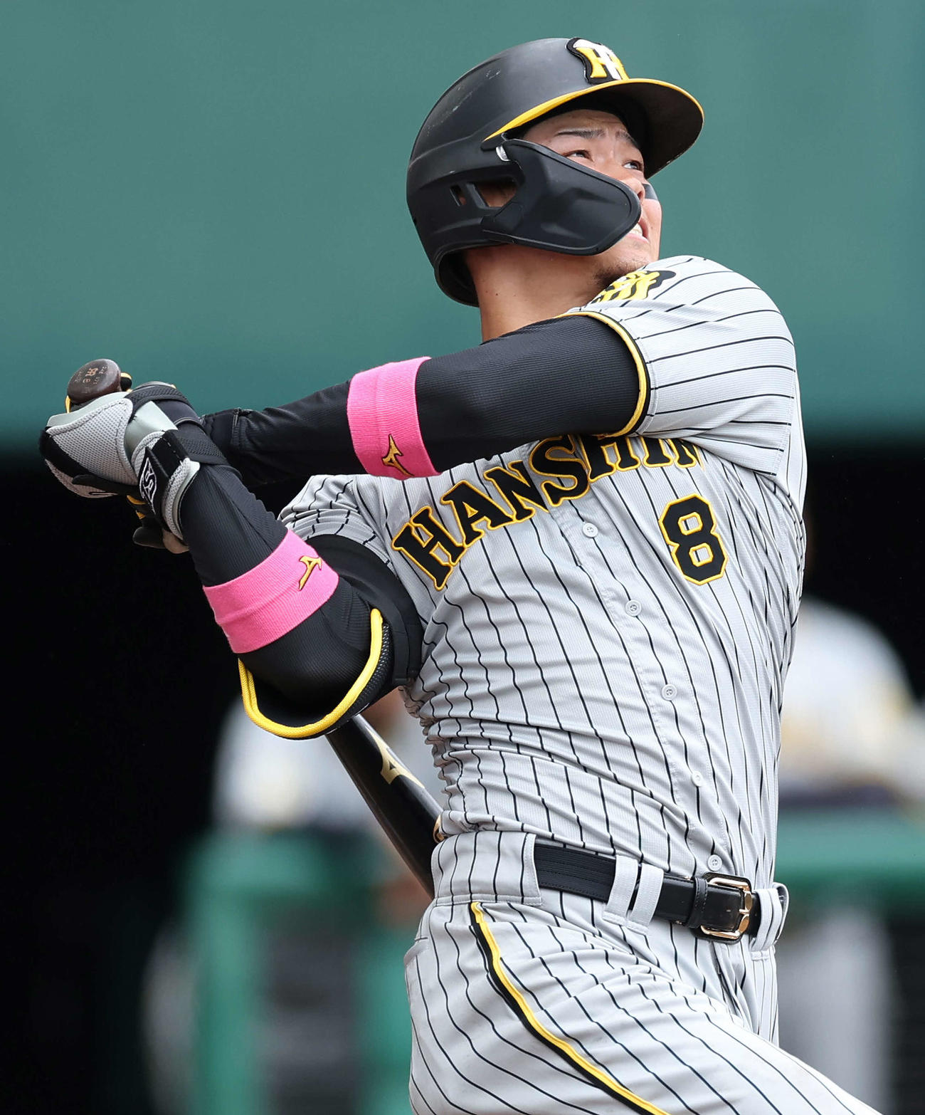 巨人対阪神　3回表阪神2死二塁、2点本塁打を放つ佐藤輝（撮影・河田真司）