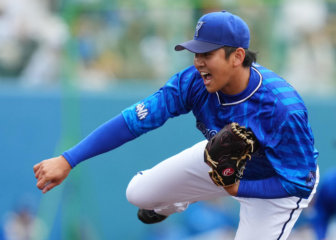 ヤクルト対DeNA 5回裏から登板したDeNA山崎（撮影・横山健太）