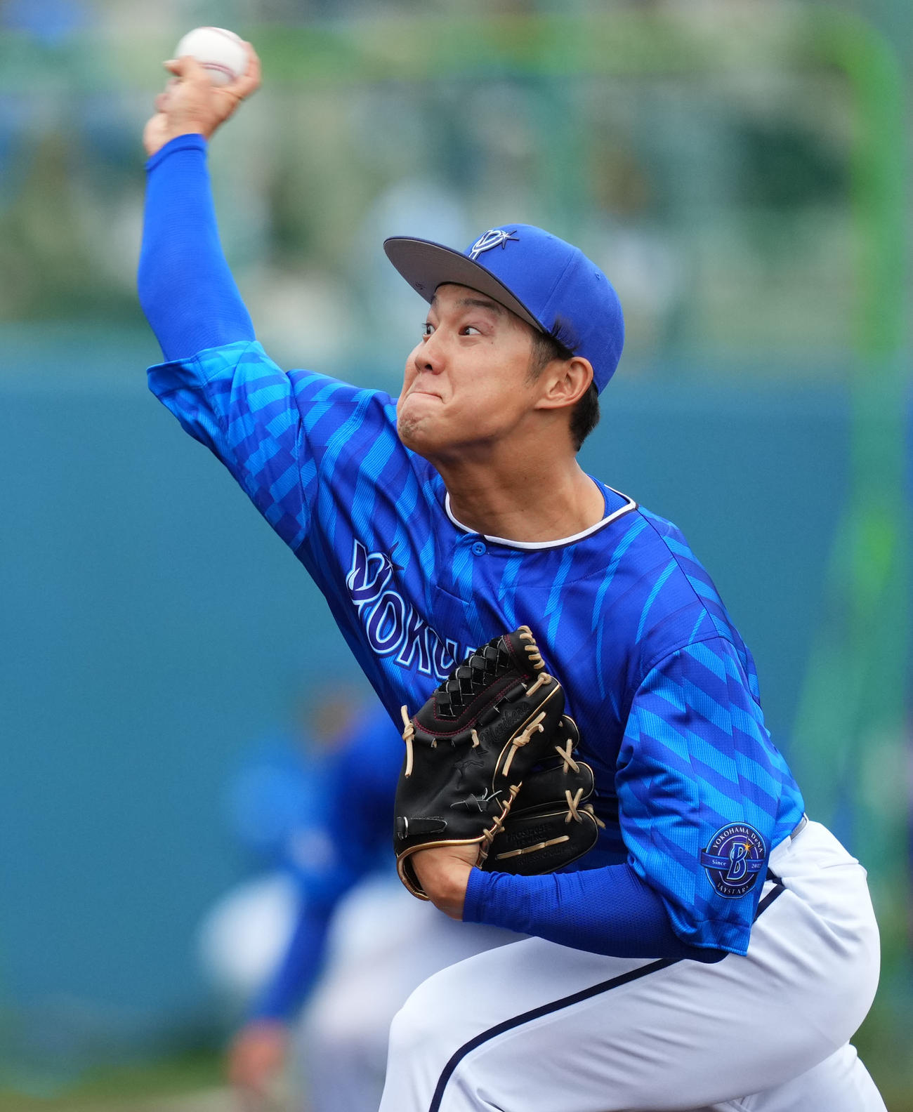 ヤクルト対DeNA 7回裏から登板したDeNA森原（撮影・横山健太）