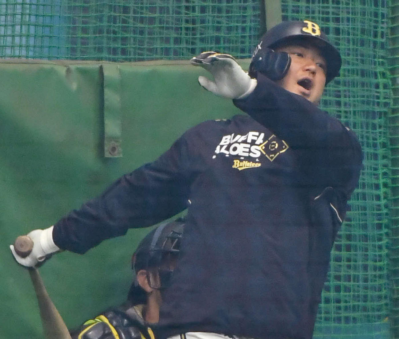 打撃練習を行うオリックス森（撮影・岩下翔太）