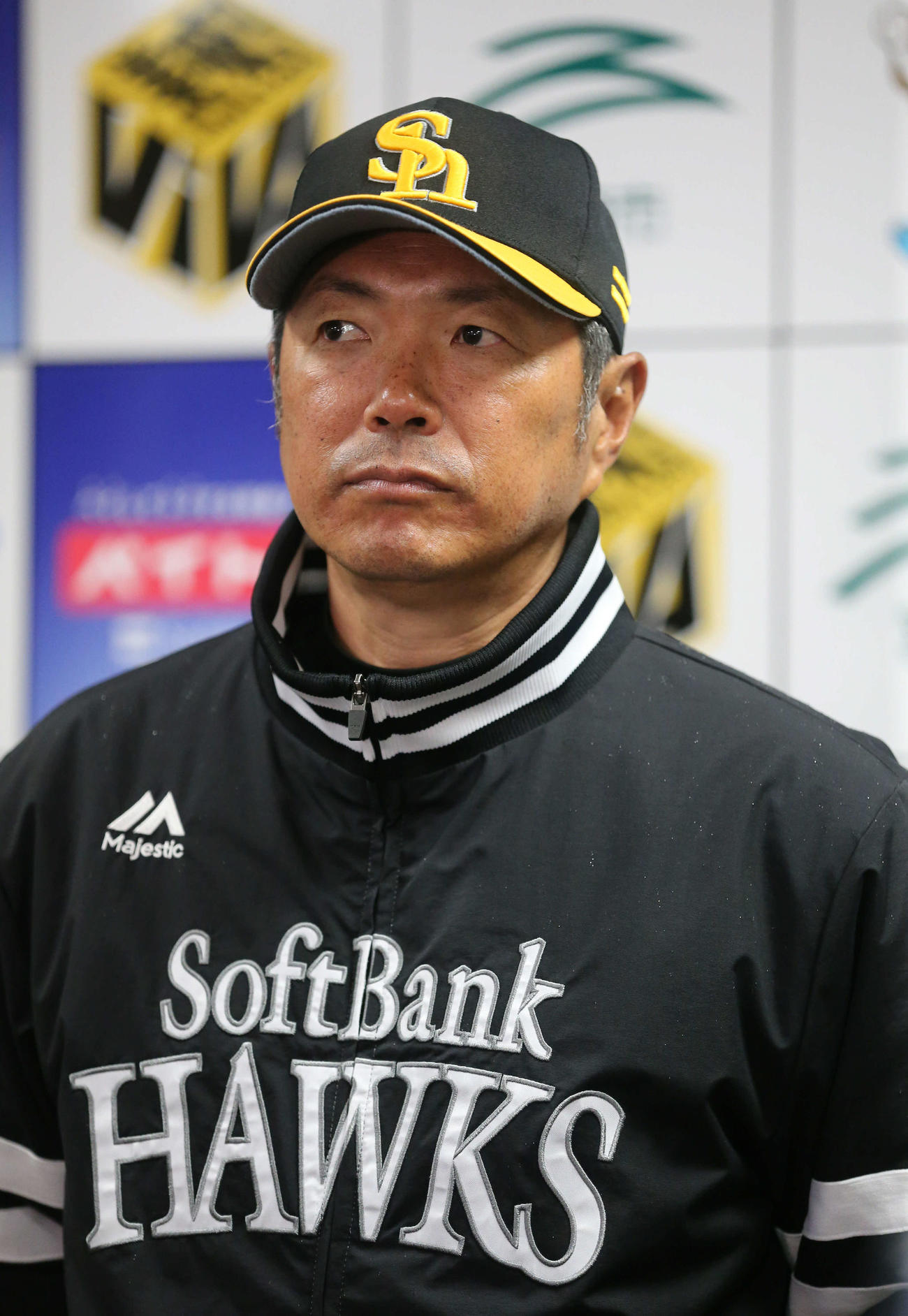キャンプを終え報道陣の質問に応える小久保監督（撮影・梅根麻紀）
