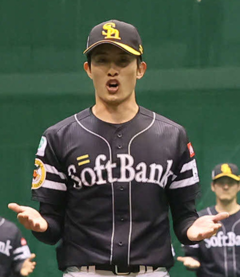 ソフトバンク春季キャンプを打ち上げあいさつする周東（撮影・冨田成美）