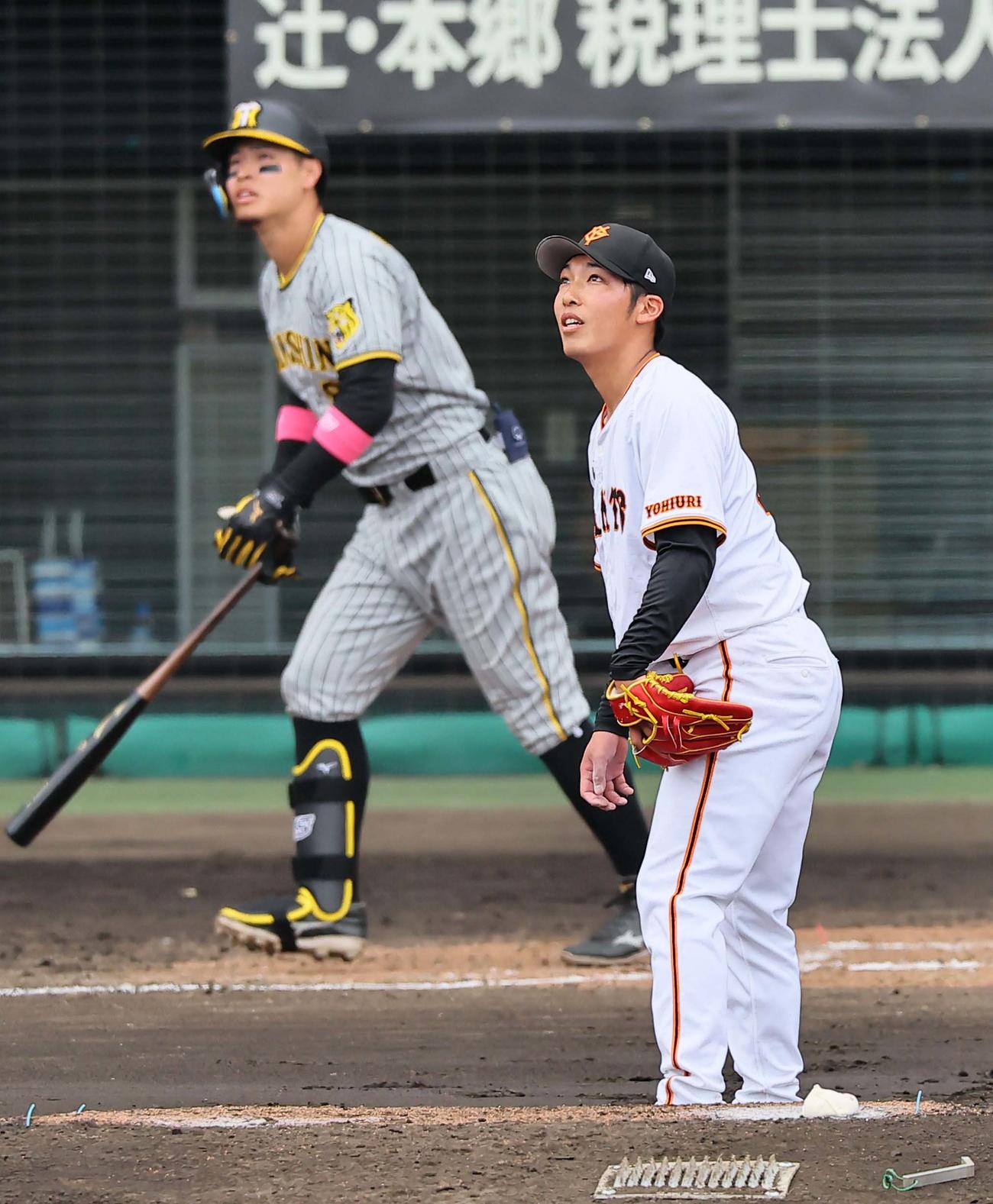 巨人対阪神　3回表阪神2死二塁、赤星は佐藤輝に右越え2点本塁打を浴びる（撮影・上田博志）