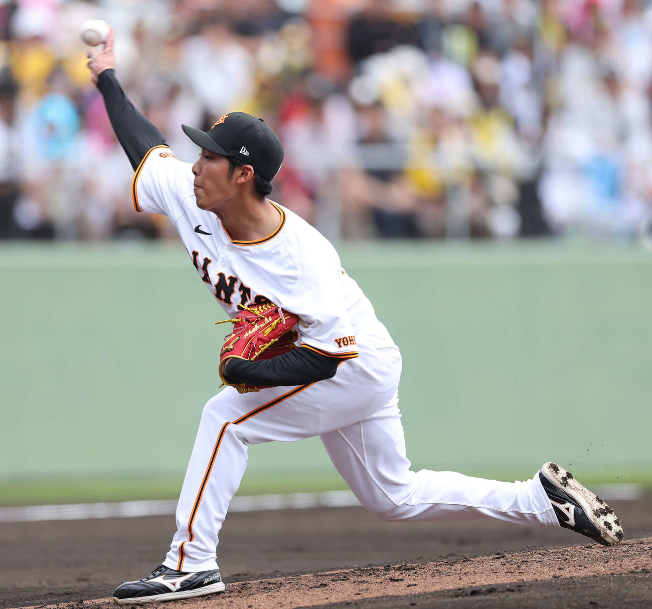 巨人対阪神　2回表、巨人2番手で登板する赤星（撮影・河田真司）