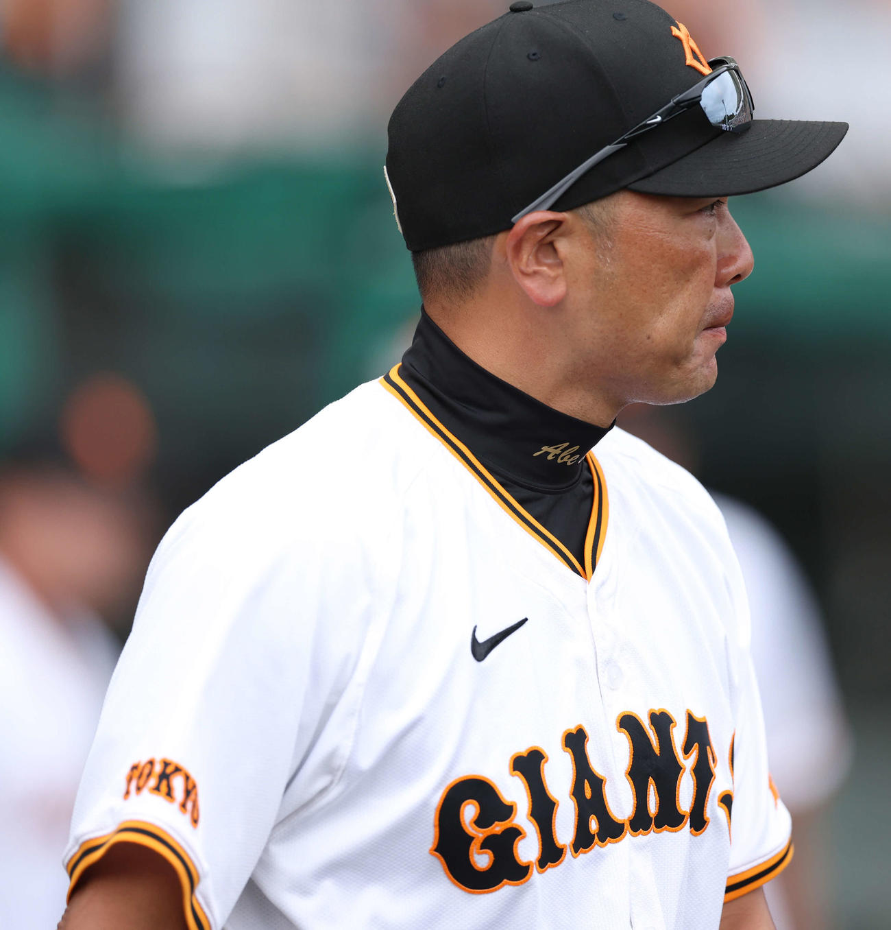 巨人対阪神　阪神に勝利し、整列に向かう巨人阿部監督（撮影・河田真司）