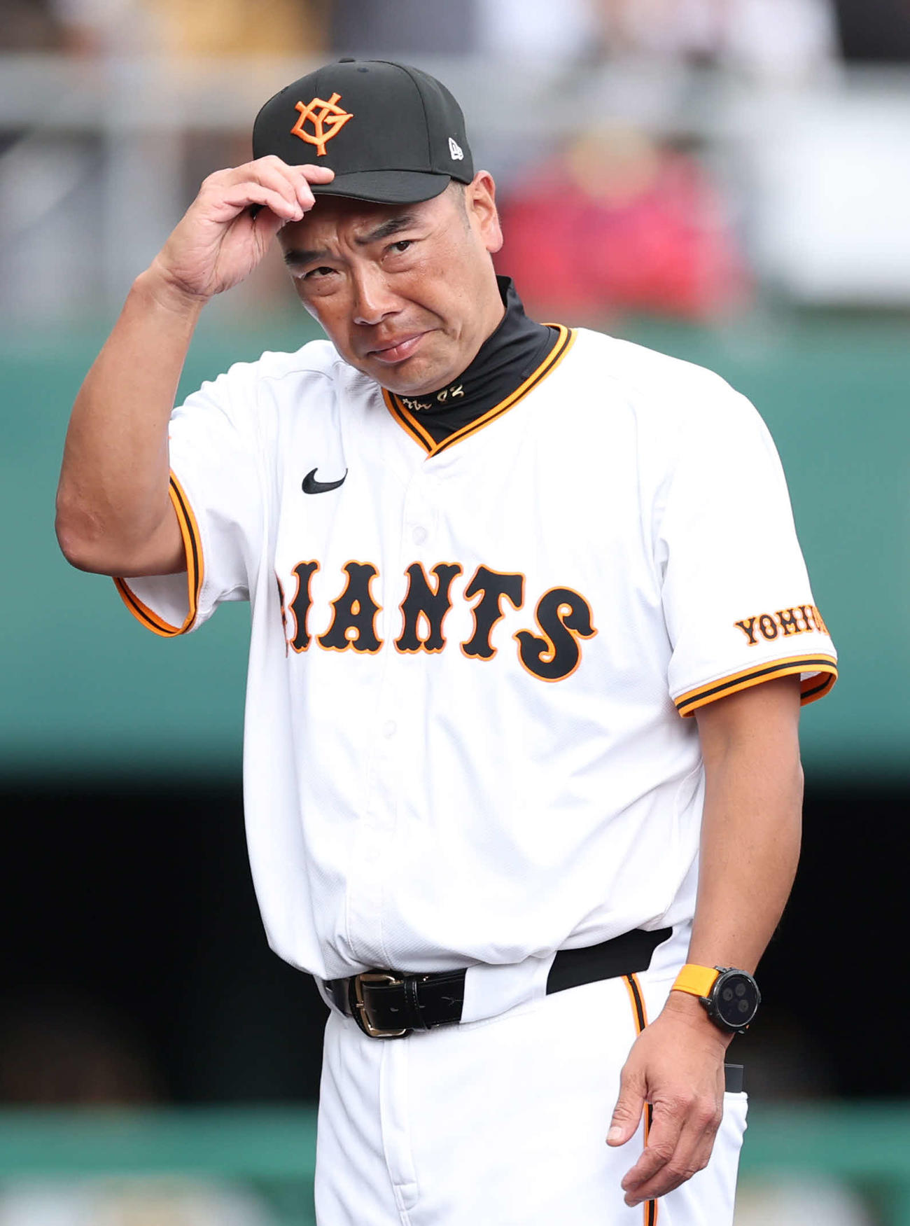 巨人対阪神　阪神に勝利し、あいさつする巨人阿部監督（撮影・河田真司）