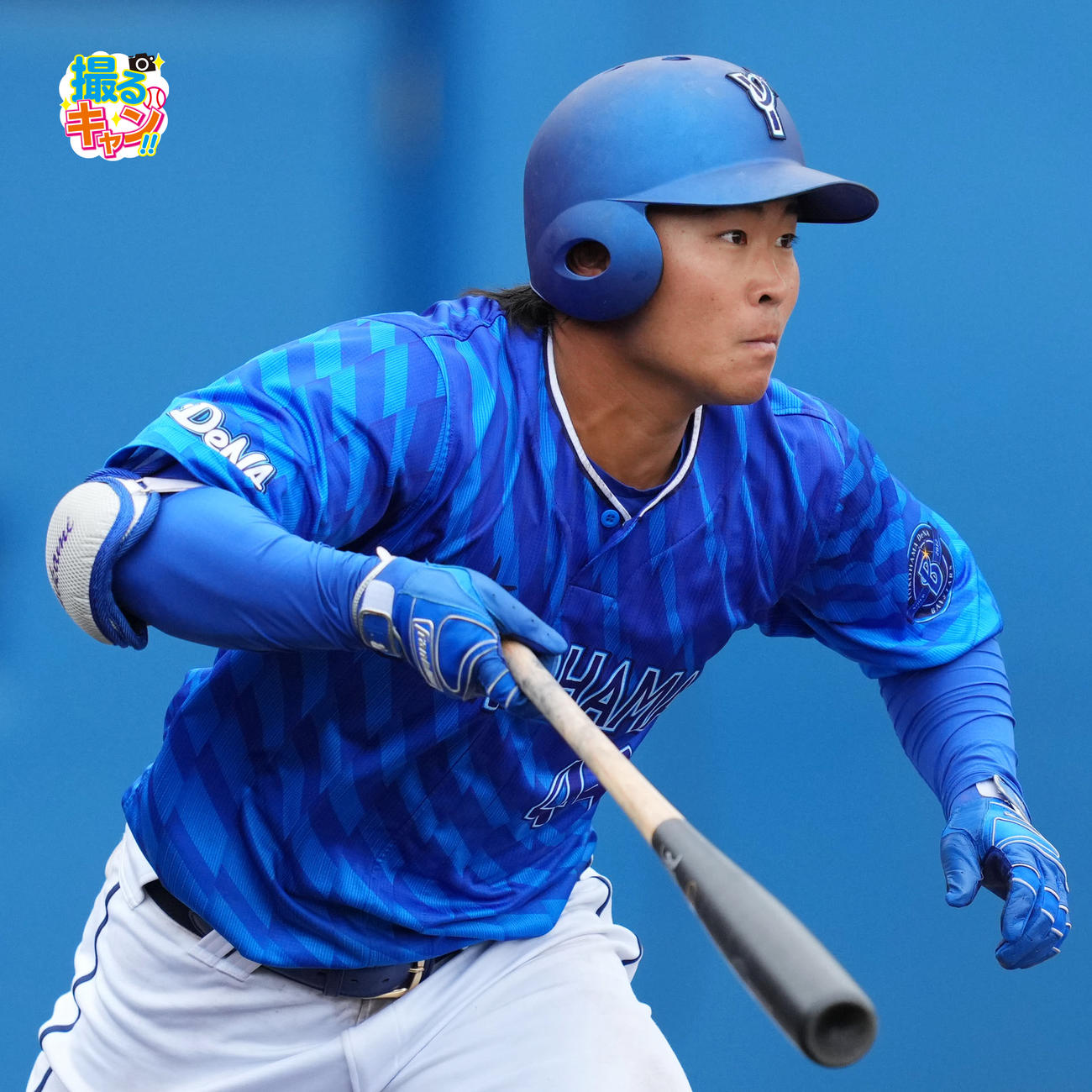ヤクルト対ＤｅＮＡ　８回表ＤｅＮＡ２死二、三塁、右前適時打を放つ石上泰輝（撮影・横山健太）